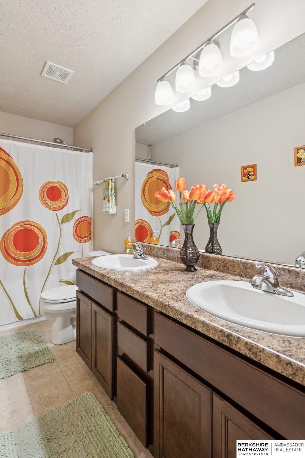 Omaha, Nebraska 68135, United States, 4 Bedrooms Bedrooms, ,3 BathroomsBathrooms,Residential,Active,251410