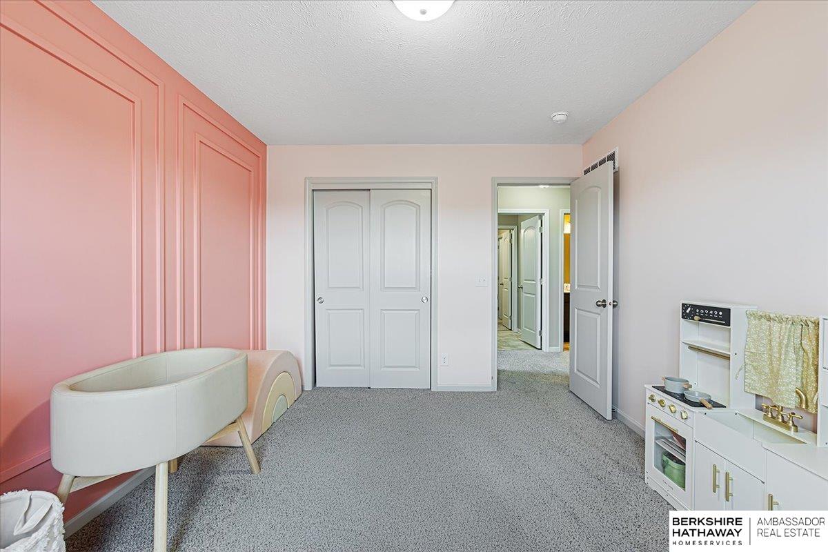 Omaha, Nebraska 68022, United States, 5 Bedrooms Bedrooms, ,4 BathroomsBathrooms,Residential,Active,101939