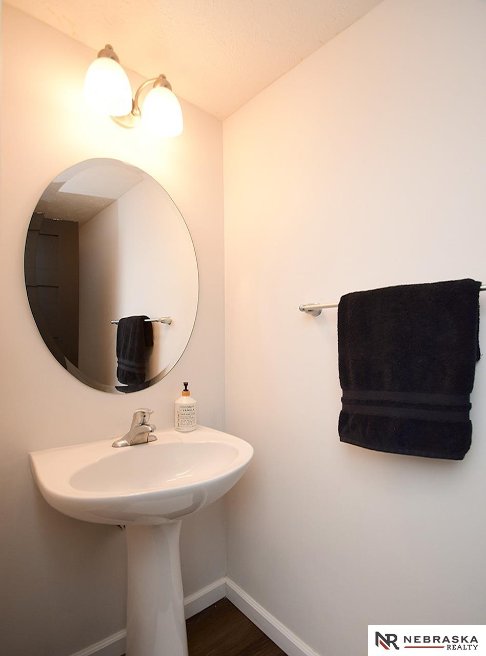 Bennington, Nebraska 68007, United States, 5 Bedrooms Bedrooms, ,3 BathroomsBathrooms,Residential,Active,216288