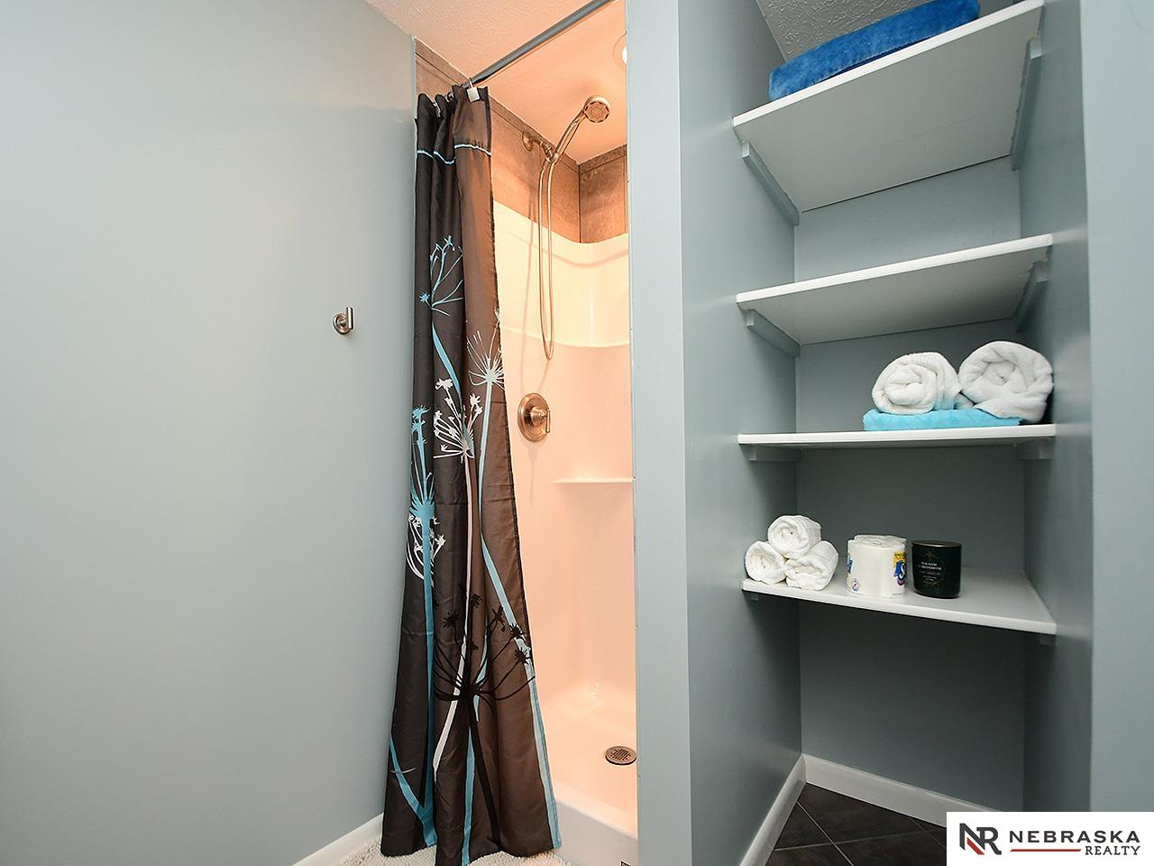 Bennington, Nebraska 68007, United States, 5 Bedrooms Bedrooms, ,3 BathroomsBathrooms,Residential,Active,216288