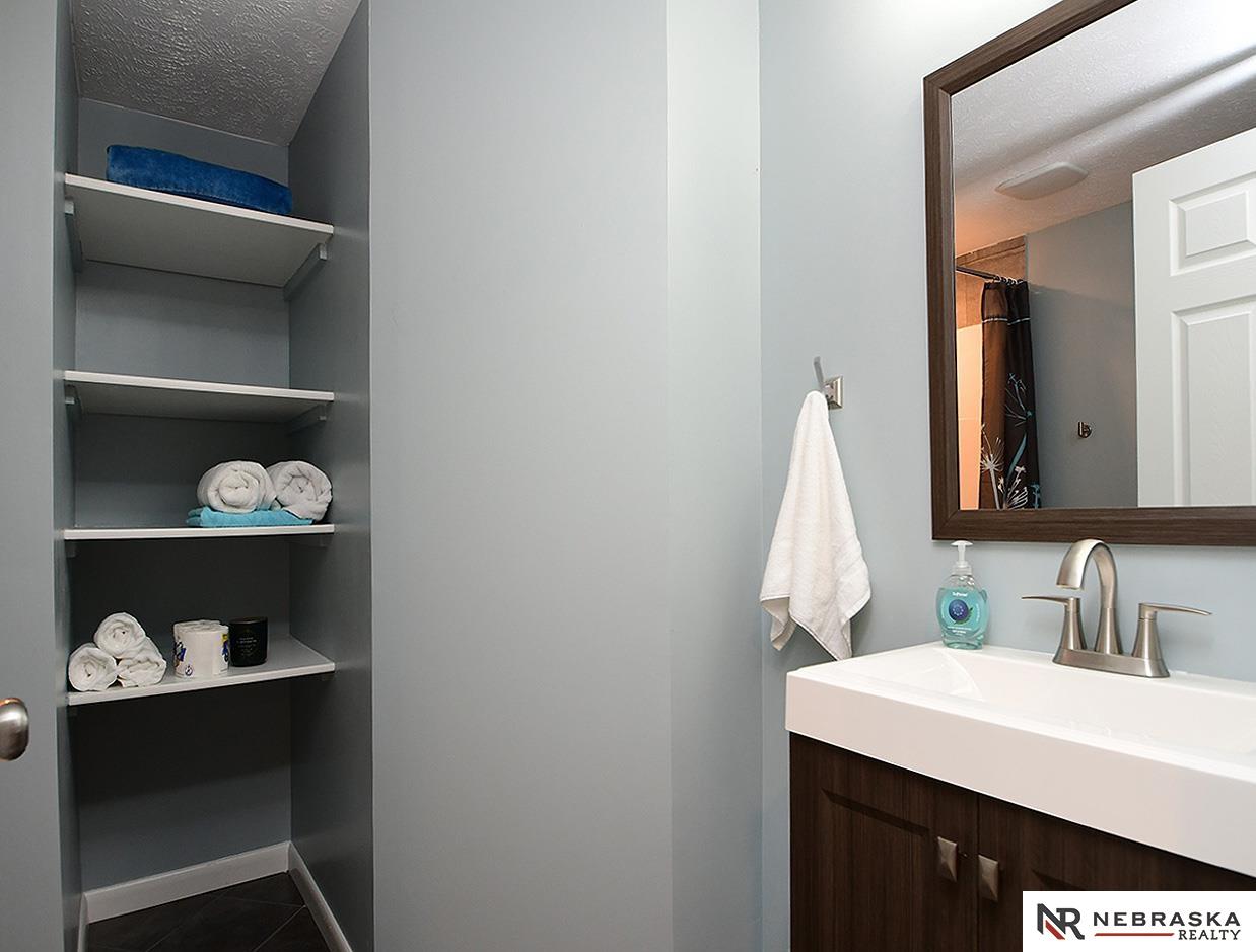 Bennington, Nebraska 68007, United States, 5 Bedrooms Bedrooms, ,3 BathroomsBathrooms,Residential,Active,216288