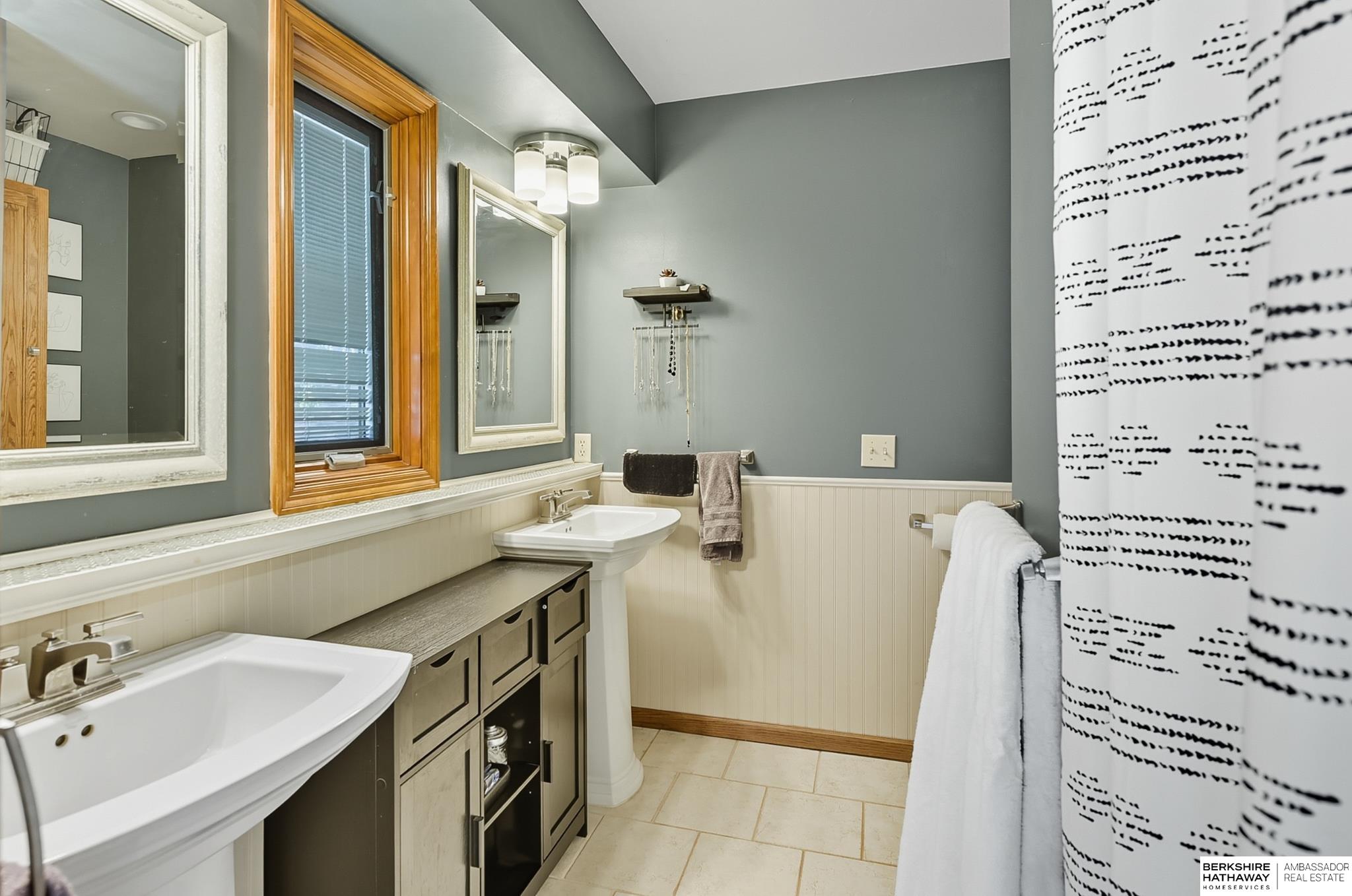 Omaha, Nebraska 68118, United States, 4 Bedrooms Bedrooms, ,2 BathroomsBathrooms,Residential,Active,211895