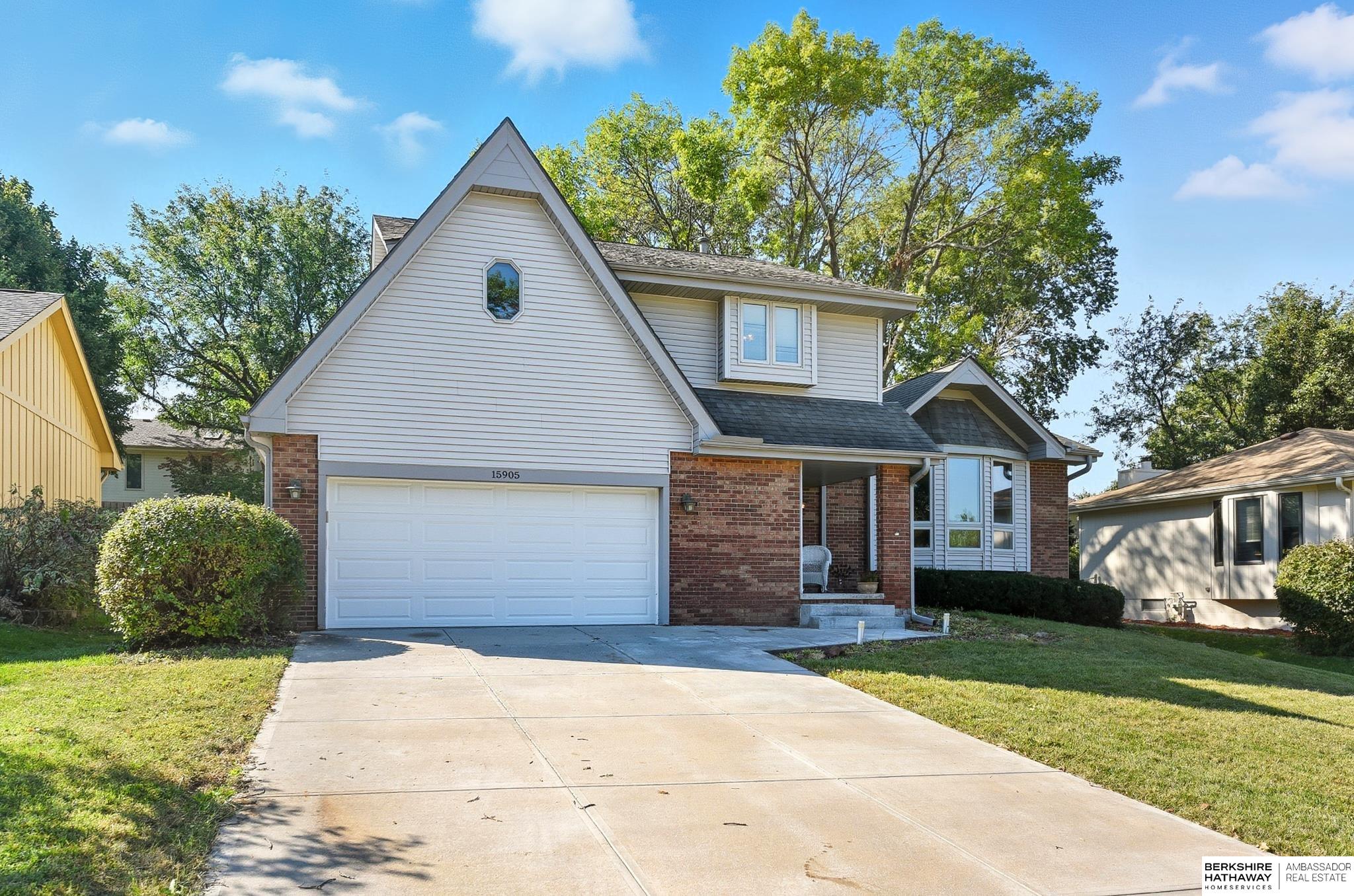 Omaha, Nebraska 68118, United States, 4 Bedrooms Bedrooms, ,2 BathroomsBathrooms,Residential,Active,211895