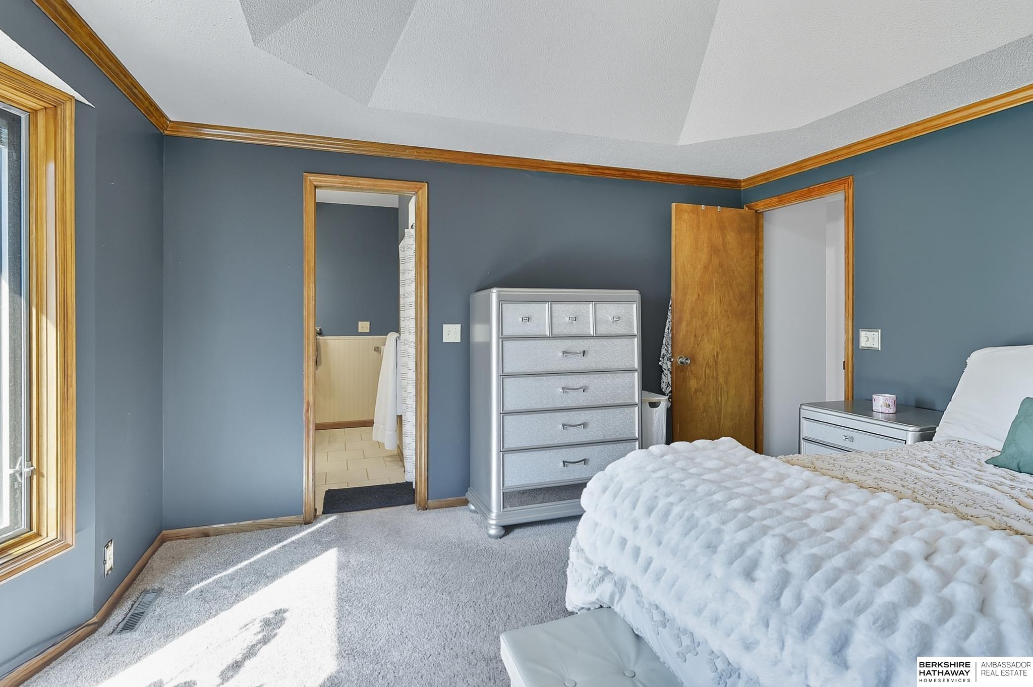 Omaha, Nebraska 68118, United States, 4 Bedrooms Bedrooms, ,2 BathroomsBathrooms,Residential,Active,211895