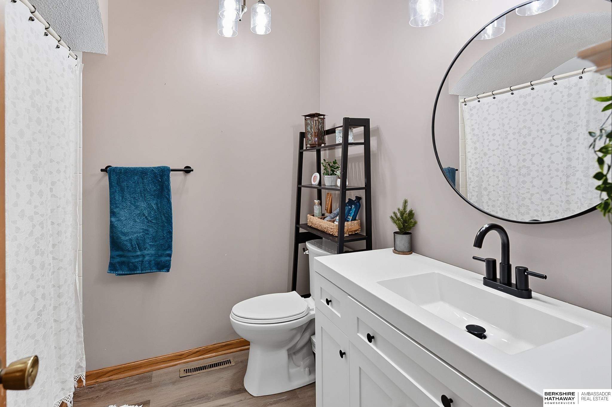 Omaha, Nebraska 68118, United States, 4 Bedrooms Bedrooms, ,2 BathroomsBathrooms,Residential,Active,211895