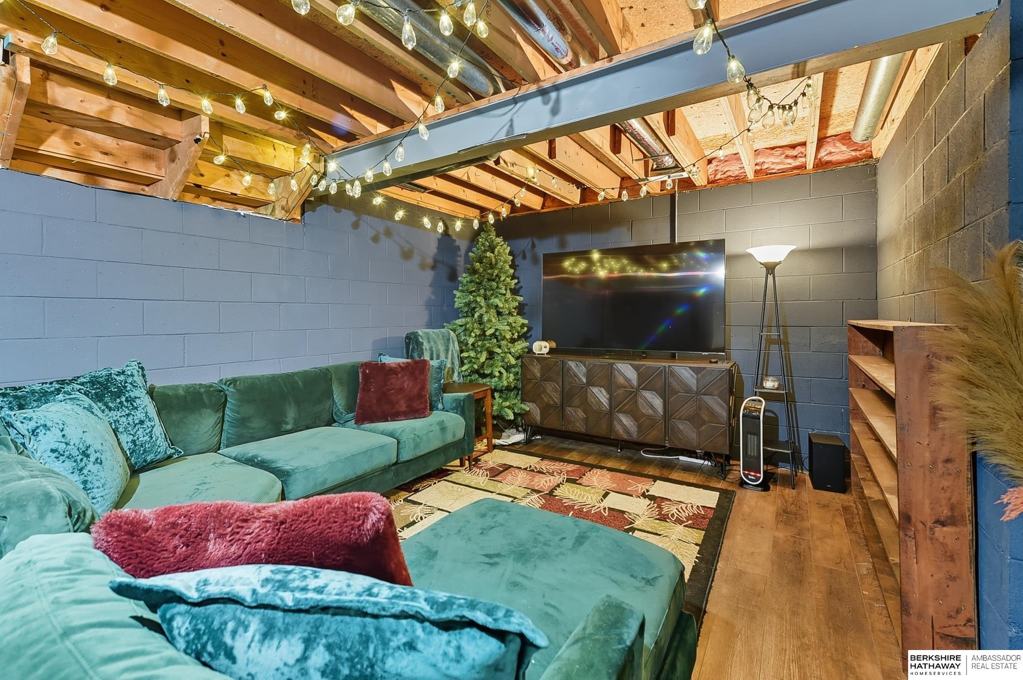 Omaha, Nebraska 68118, United States, 4 Bedrooms Bedrooms, ,2 BathroomsBathrooms,Residential,Active,211895