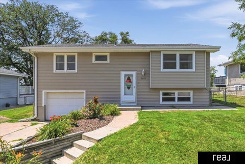 Photo of 5806 S 113 Street, Omaha, NE 68137 (MLS # 22626342)