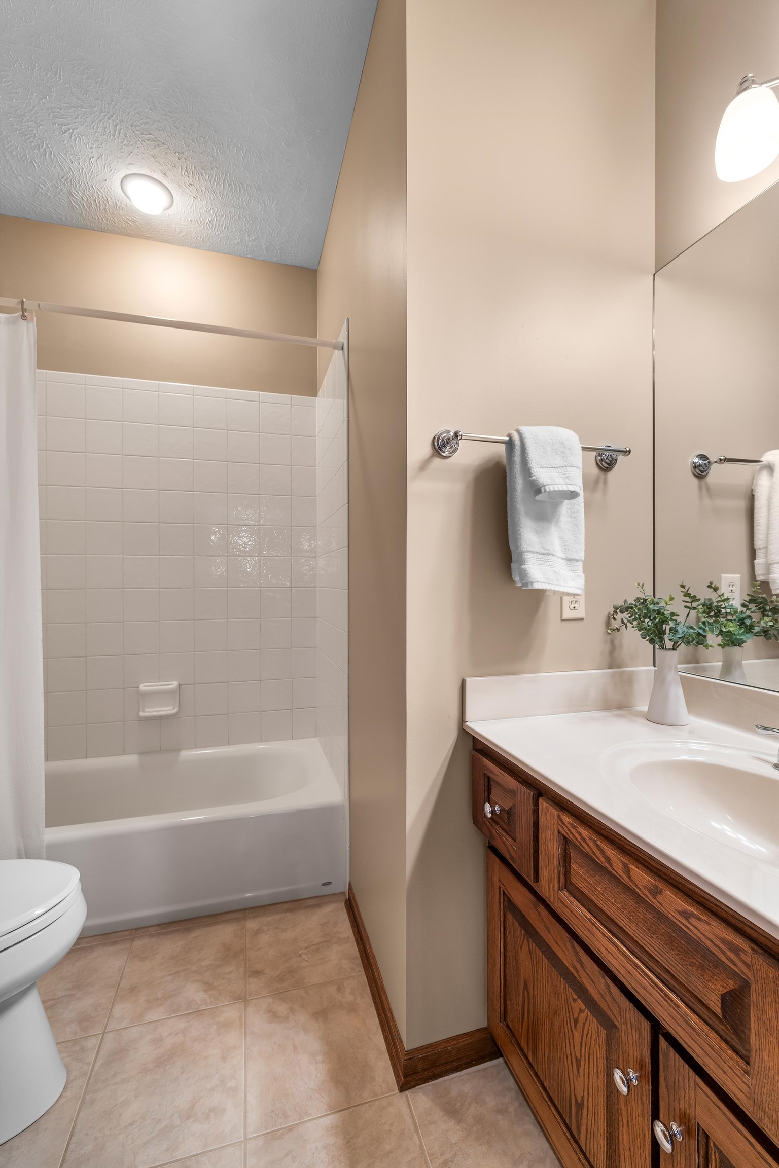 Omaha, Nebraska 68130, United States, 3 Bedrooms Bedrooms, ,3 BathroomsBathrooms,Residential,Pending,148969