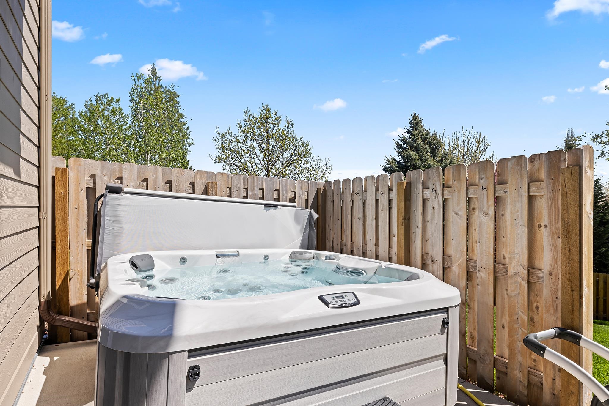 Omaha, Nebraska 68130, United States, 3 Bedrooms Bedrooms, ,3 BathroomsBathrooms,Residential,Pending,148969