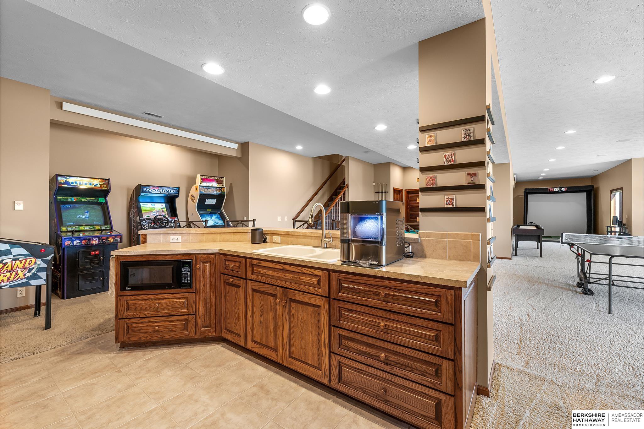 Omaha, Nebraska 68130, United States, 3 Bedrooms Bedrooms, ,3 BathroomsBathrooms,Residential,Pending,148969