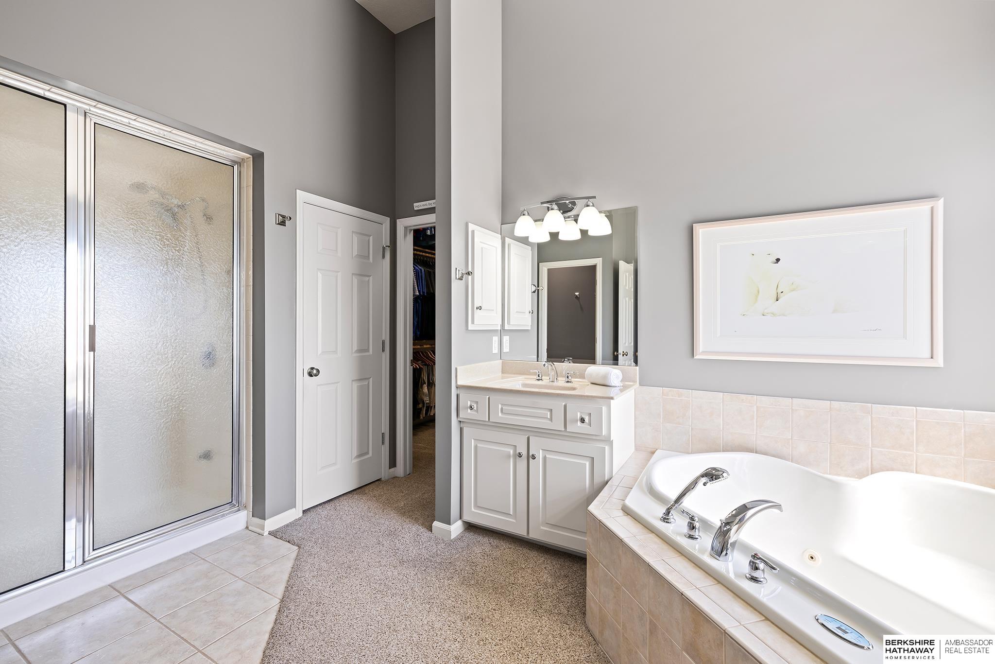 Omaha, Nebraska 68130, United States, 3 Bedrooms Bedrooms, ,3 BathroomsBathrooms,Residential,Pending,148969