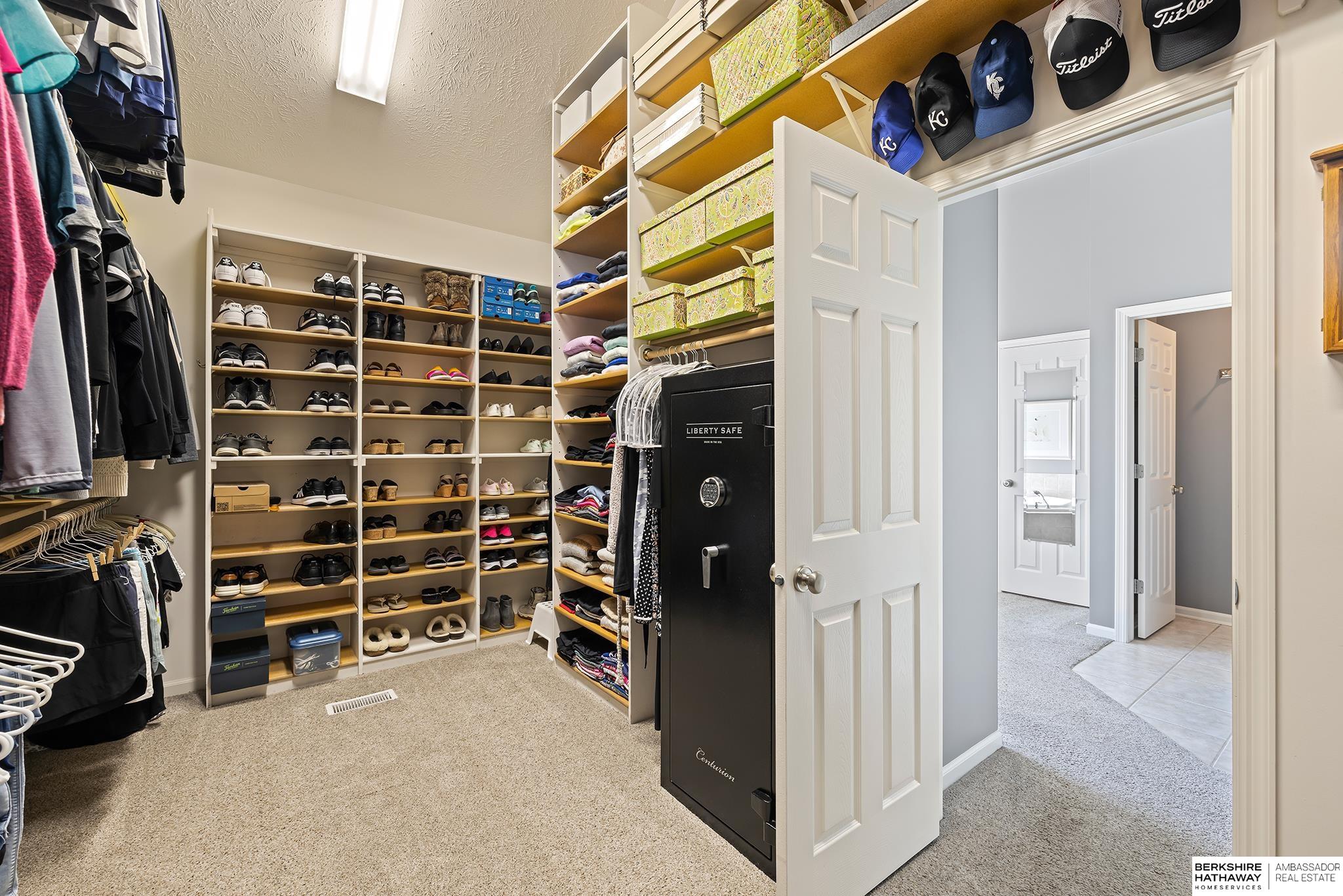 Omaha, Nebraska 68130, United States, 3 Bedrooms Bedrooms, ,3 BathroomsBathrooms,Residential,Pending,148969