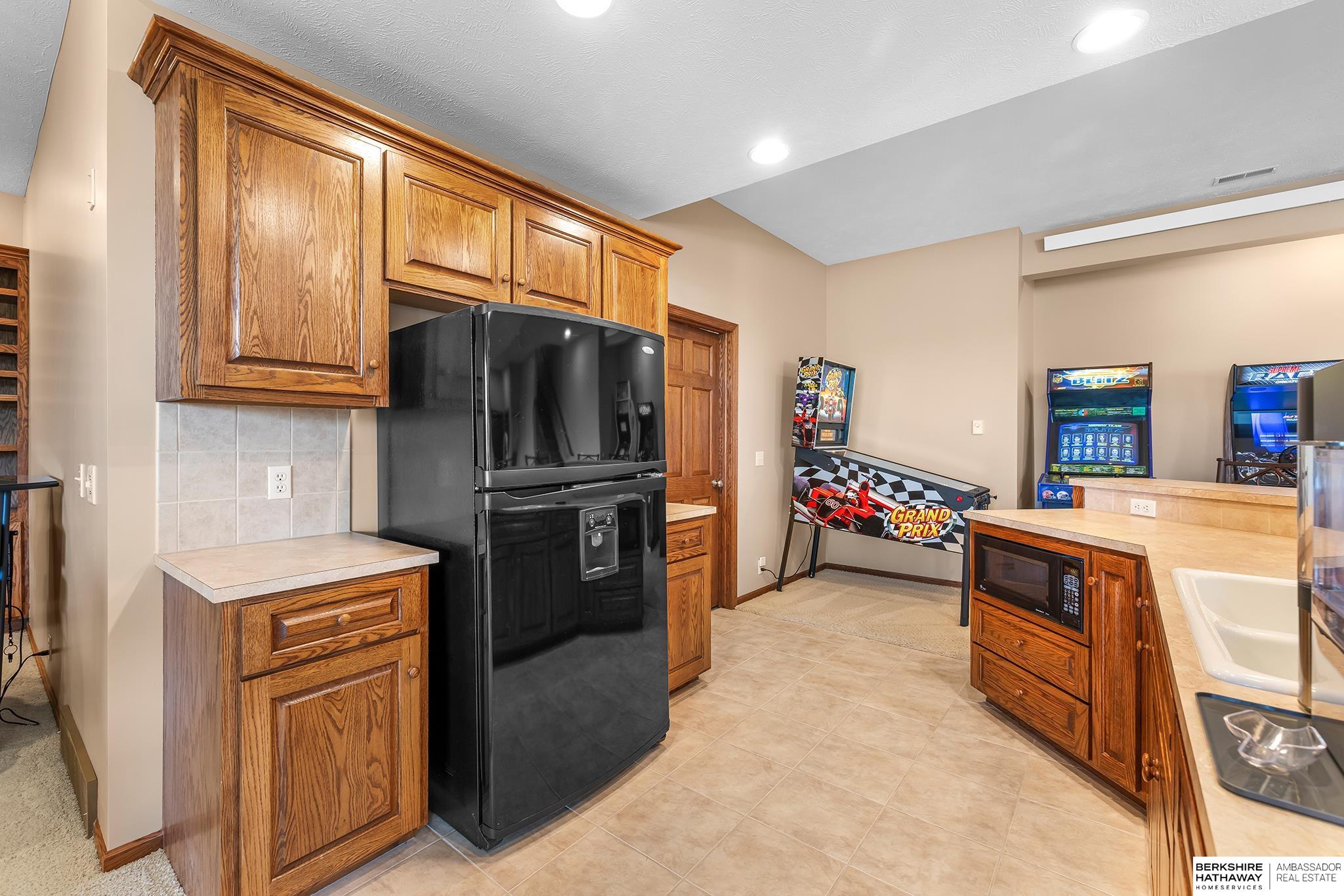 Omaha, Nebraska 68130, United States, 3 Bedrooms Bedrooms, ,3 BathroomsBathrooms,Residential,Pending,148969