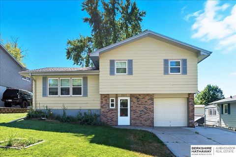 Photo of 7617 Newport Avenue, Omaha, NE 68122 (MLS # 22531927)
