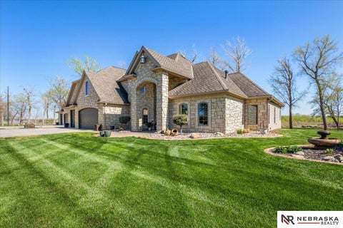 Photo of 12611 Cottonwood Lane, Springfield, NE 68059 (MLS # 22625022)