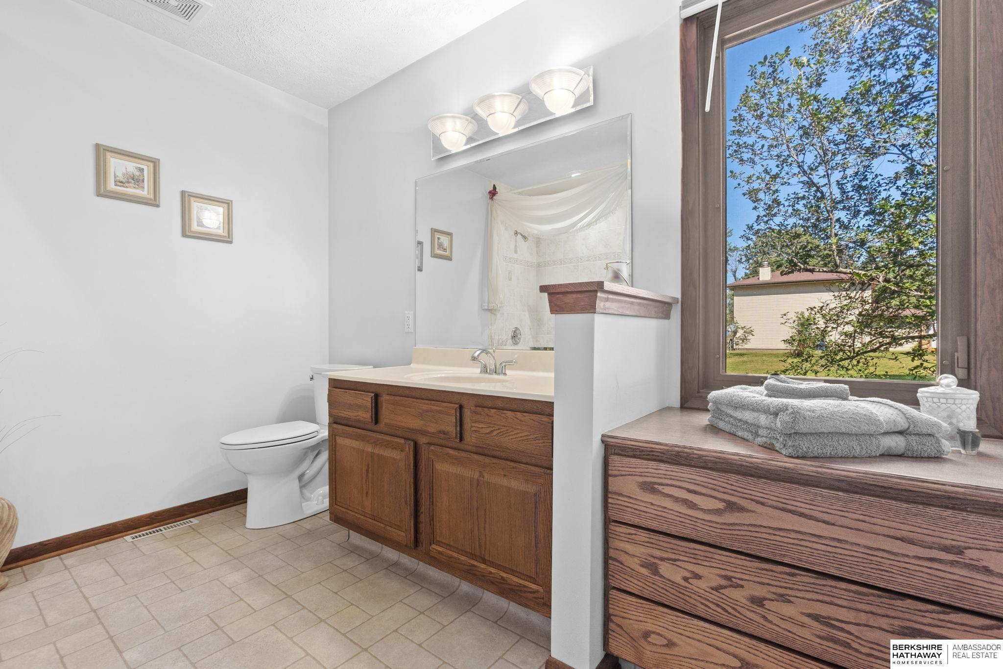 Springfield, Nebraska 68059, United States, 4 Bedrooms Bedrooms, ,3 BathroomsBathrooms,Residential,Pending,210976