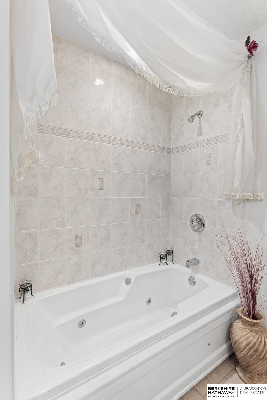 Springfield, Nebraska 68059, United States, 4 Bedrooms Bedrooms, ,3 BathroomsBathrooms,Residential,Pending,210976