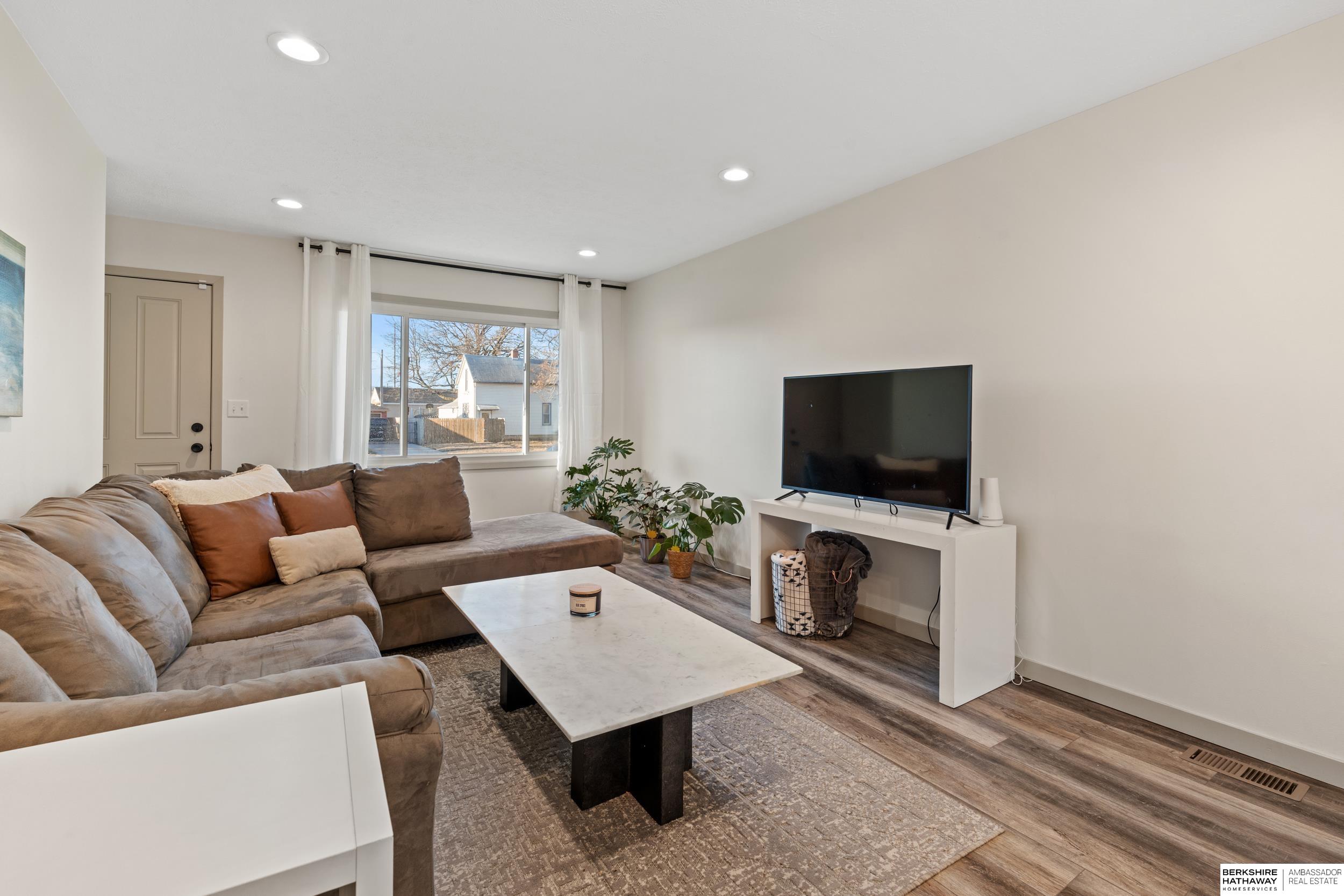 Lincoln, Nebraska 68507, United States, 3 Bedrooms Bedrooms, ,2 BathroomsBathrooms,Residential,Pending,128734