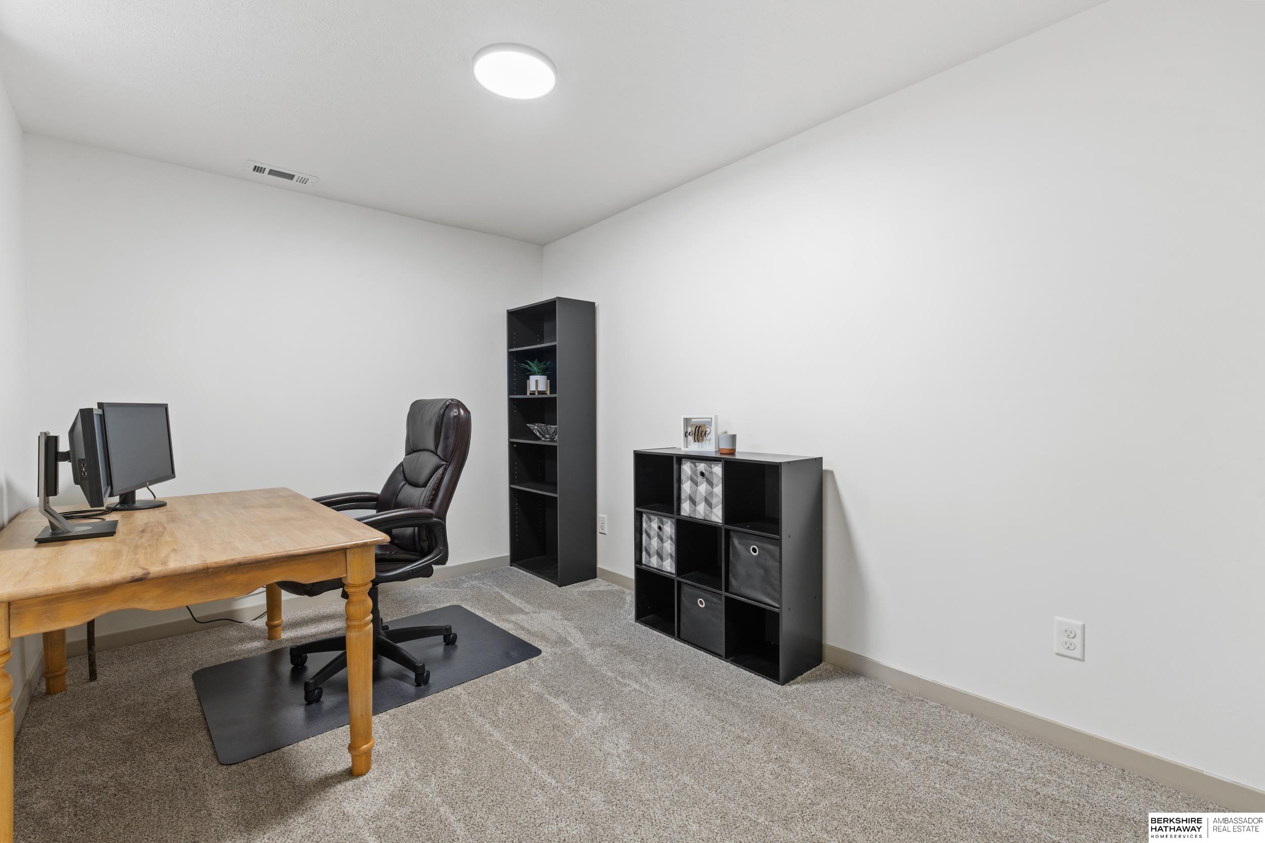 Lincoln, Nebraska 68507, United States, 3 Bedrooms Bedrooms, ,2 BathroomsBathrooms,Residential,Pending,128734