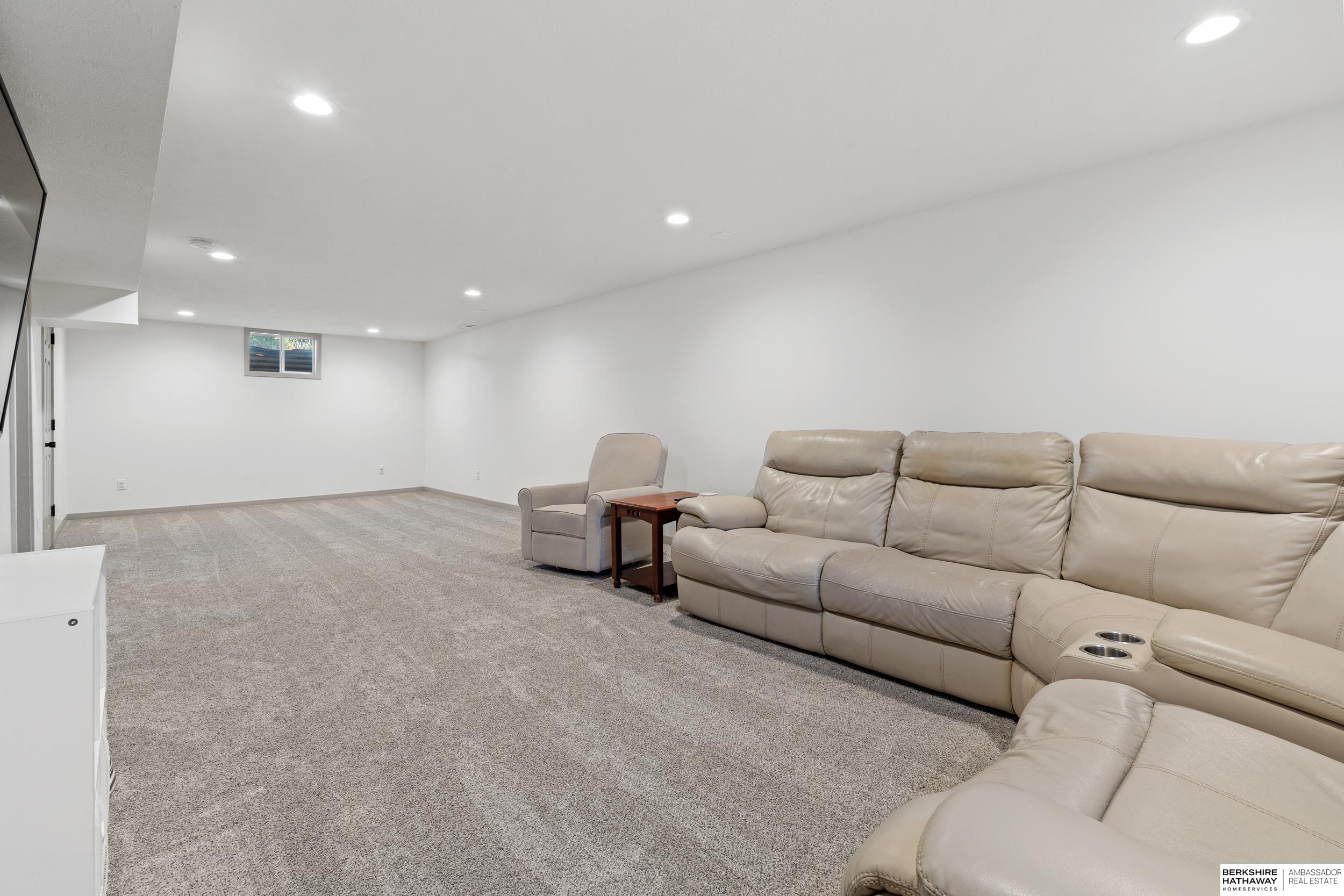 Lincoln, Nebraska 68507, United States, 3 Bedrooms Bedrooms, ,2 BathroomsBathrooms,Residential,Pending,128734