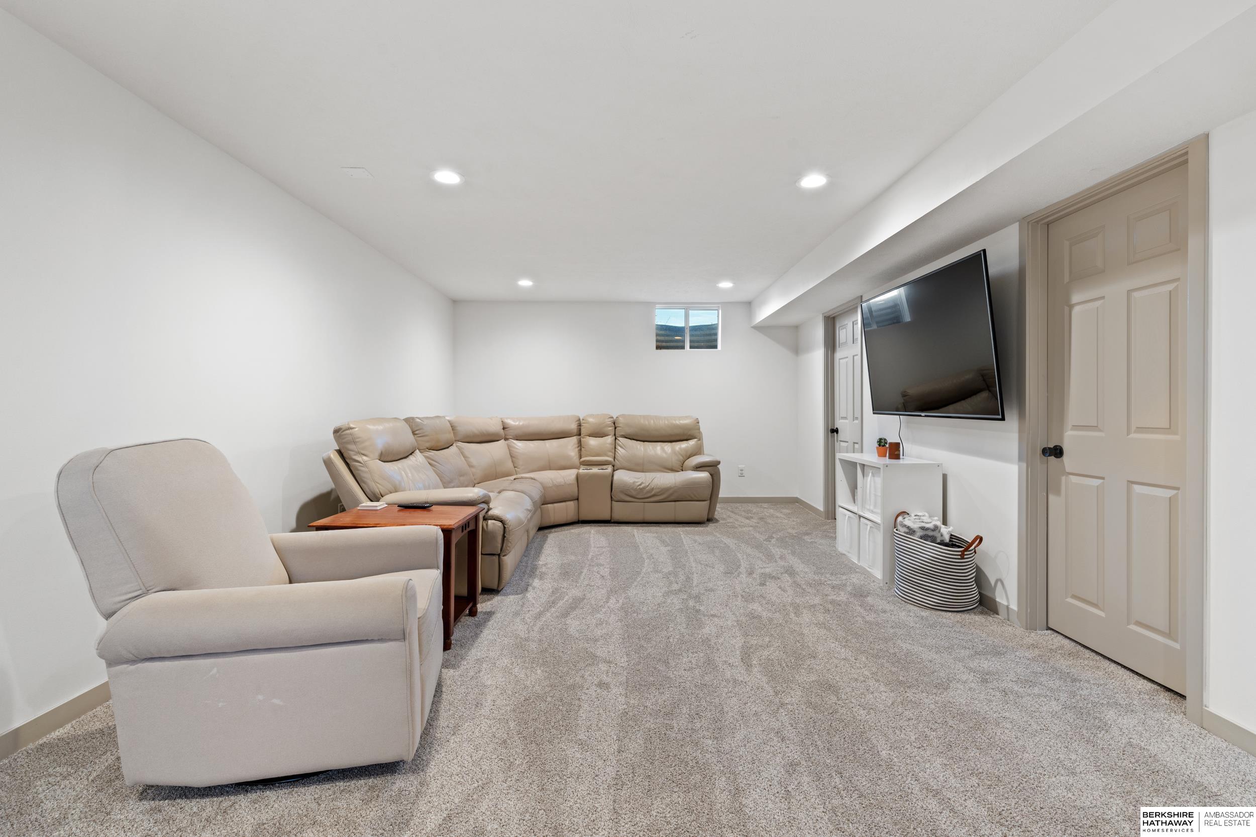 Lincoln, Nebraska 68507, United States, 3 Bedrooms Bedrooms, ,2 BathroomsBathrooms,Residential,Pending,128734