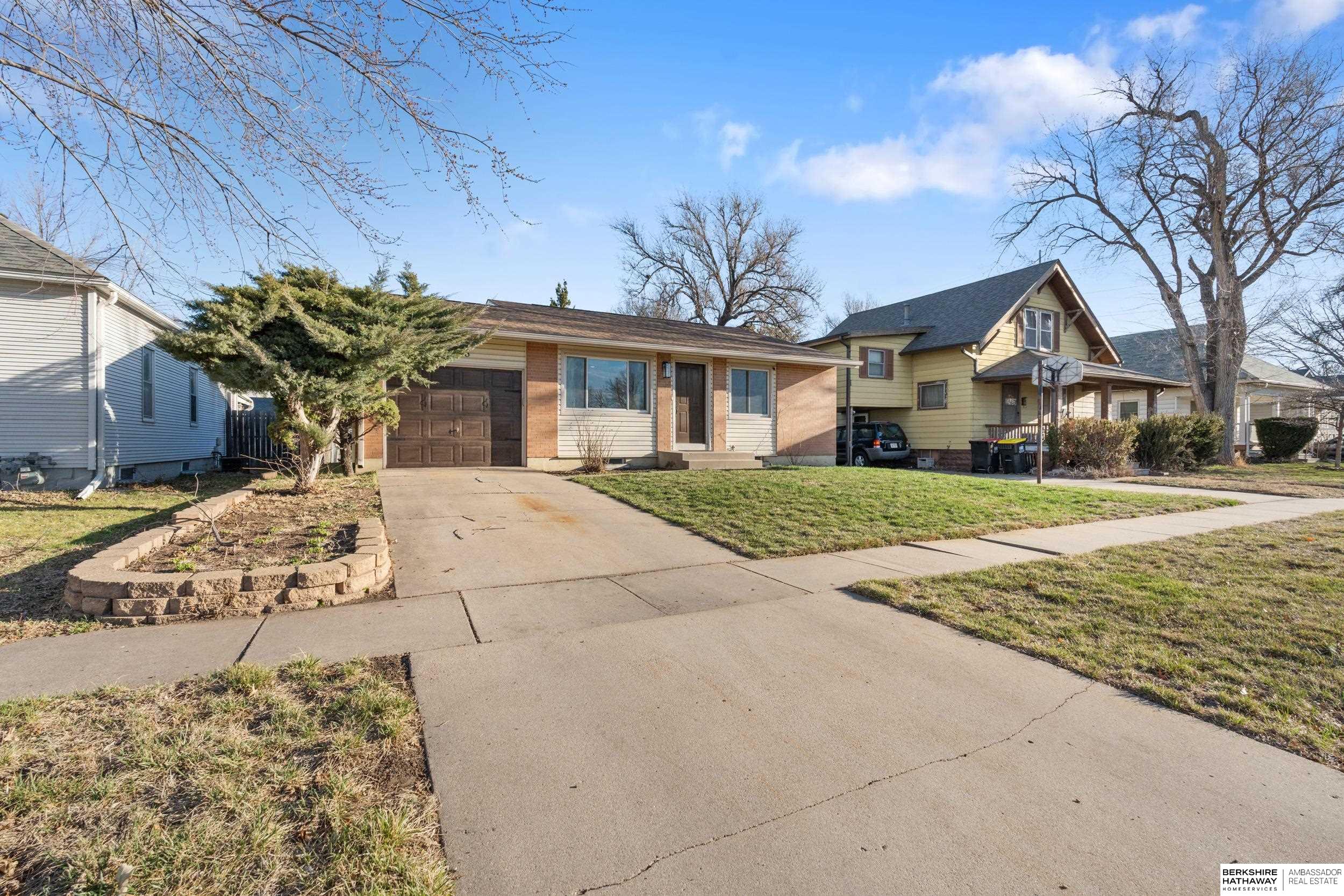 Lincoln, Nebraska 68507, United States, 3 Bedrooms Bedrooms, ,2 BathroomsBathrooms,Residential,Pending,128734