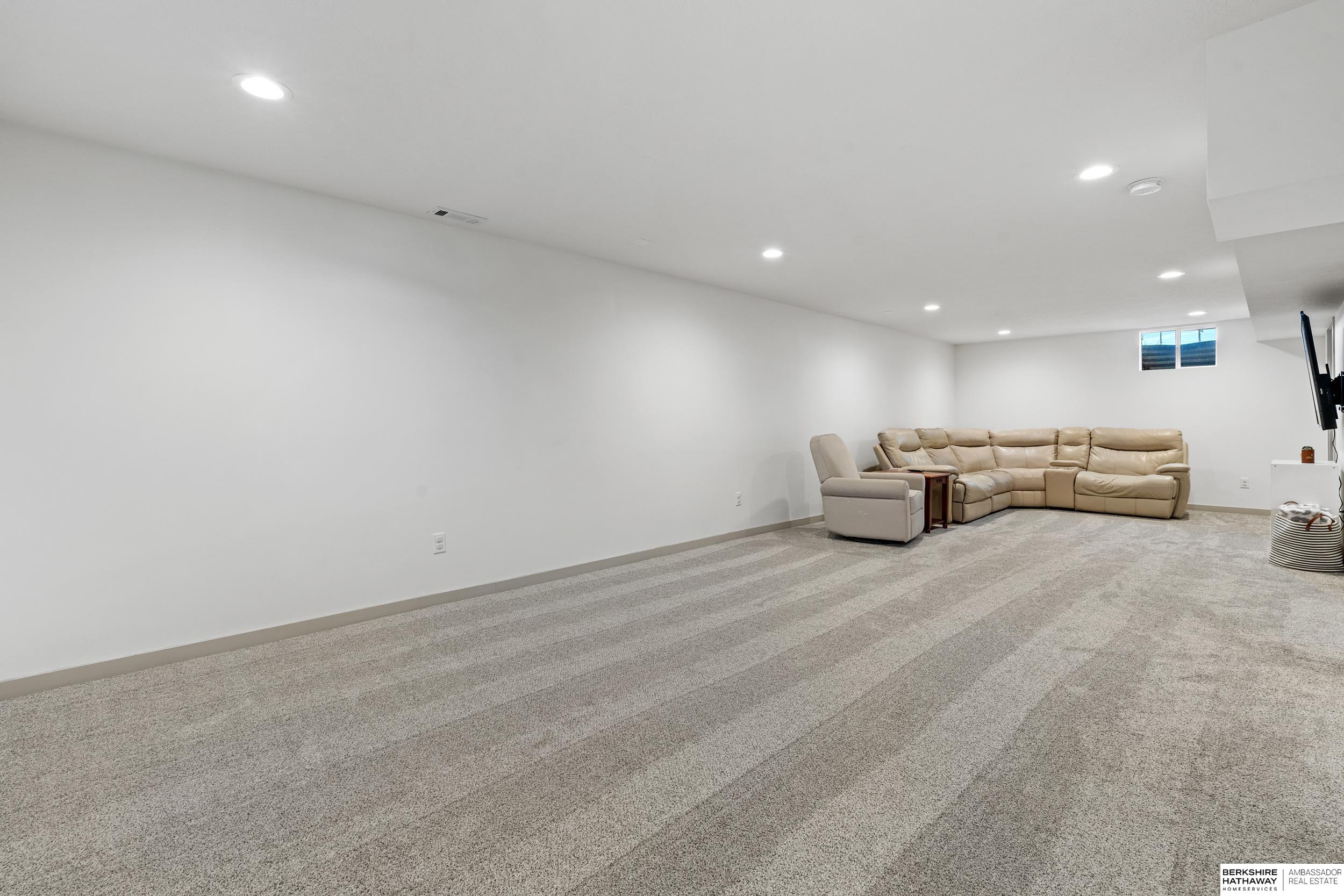 Lincoln, Nebraska 68507, United States, 3 Bedrooms Bedrooms, ,2 BathroomsBathrooms,Residential,Pending,128734