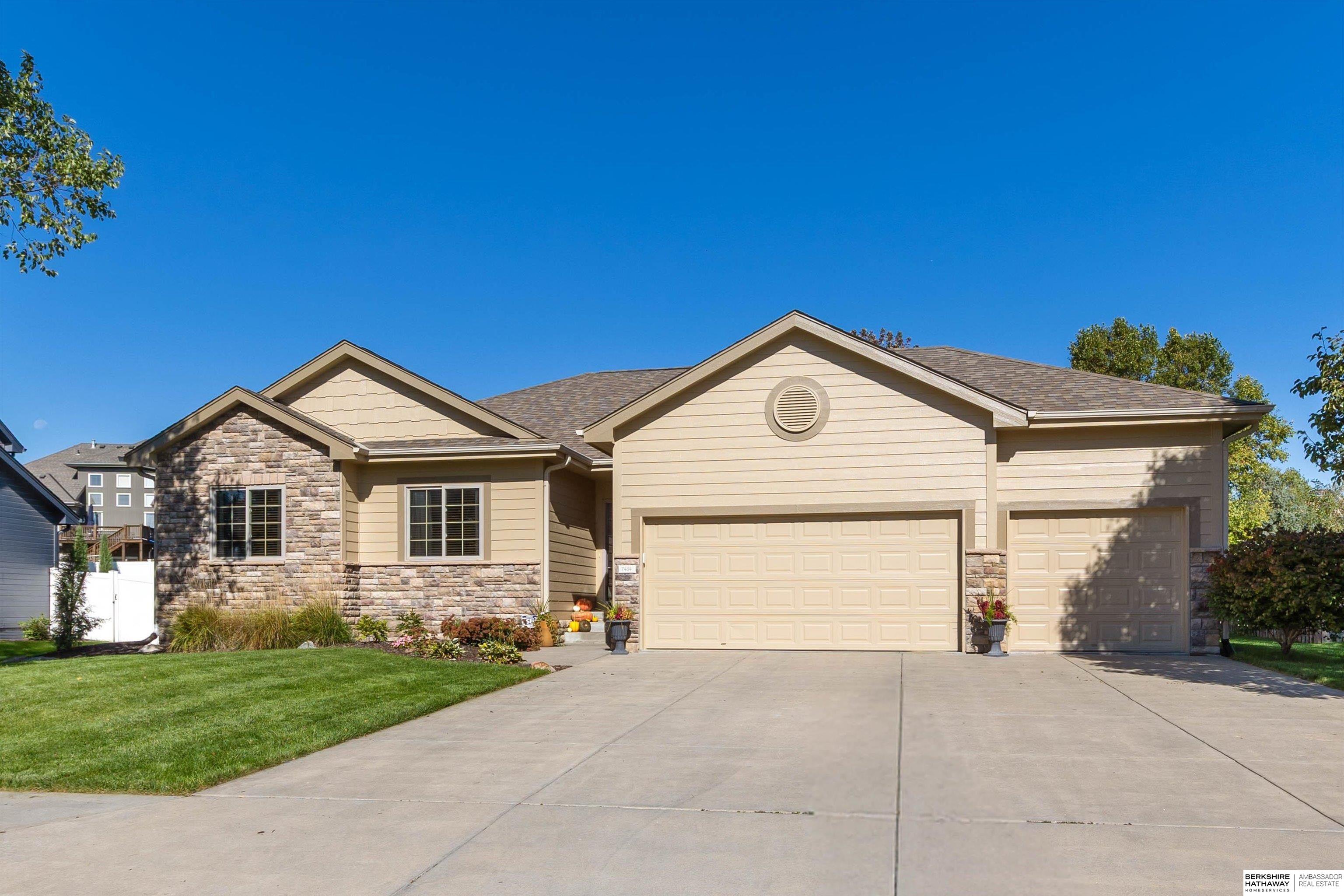 Omaha, Nebraska 68136, United States, 5 Bedrooms Bedrooms, ,3 BathroomsBathrooms,Residential,Active,226141