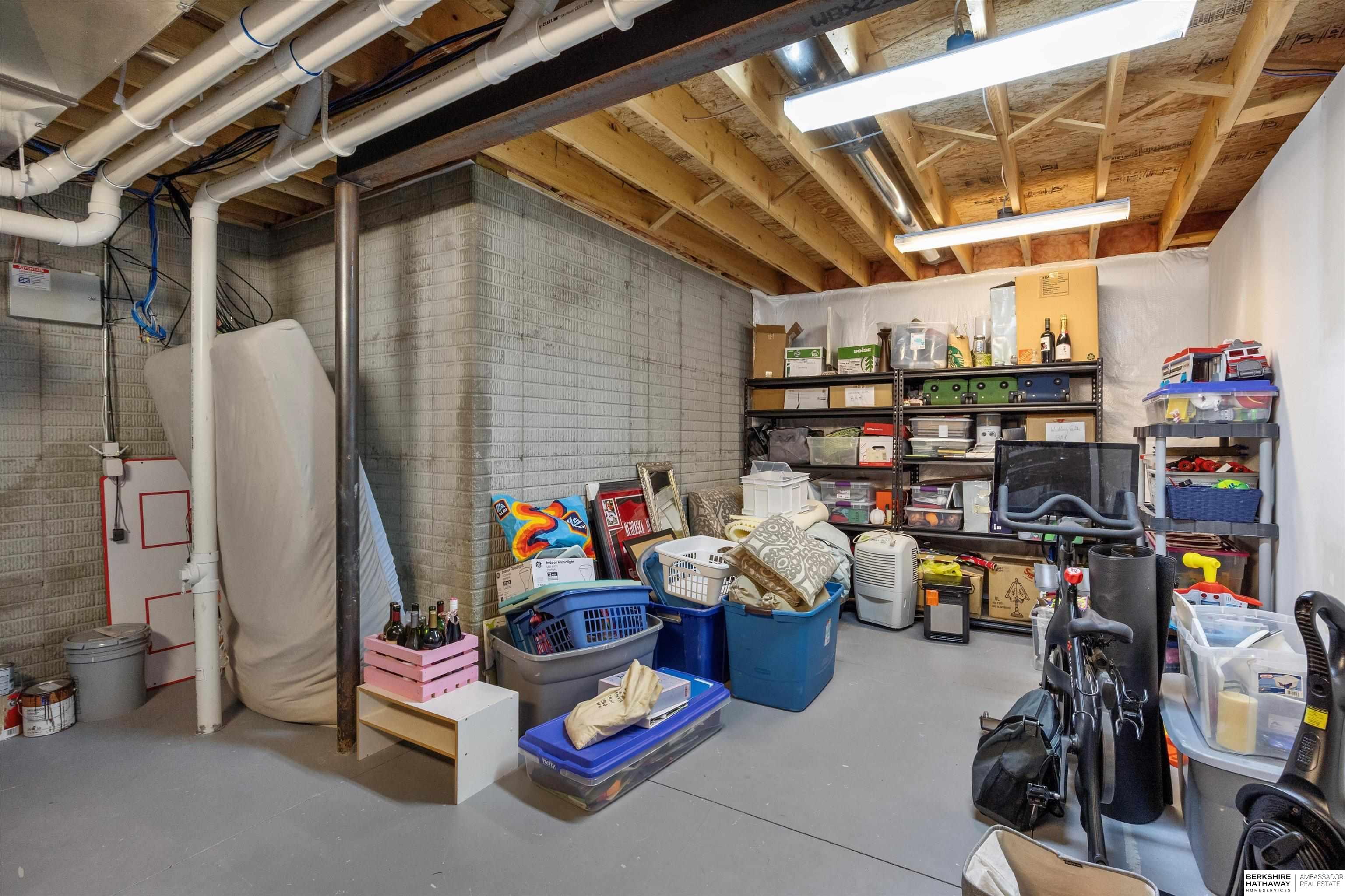 Omaha, Nebraska 68136, United States, 5 Bedrooms Bedrooms, ,3 BathroomsBathrooms,Residential,Active,226141