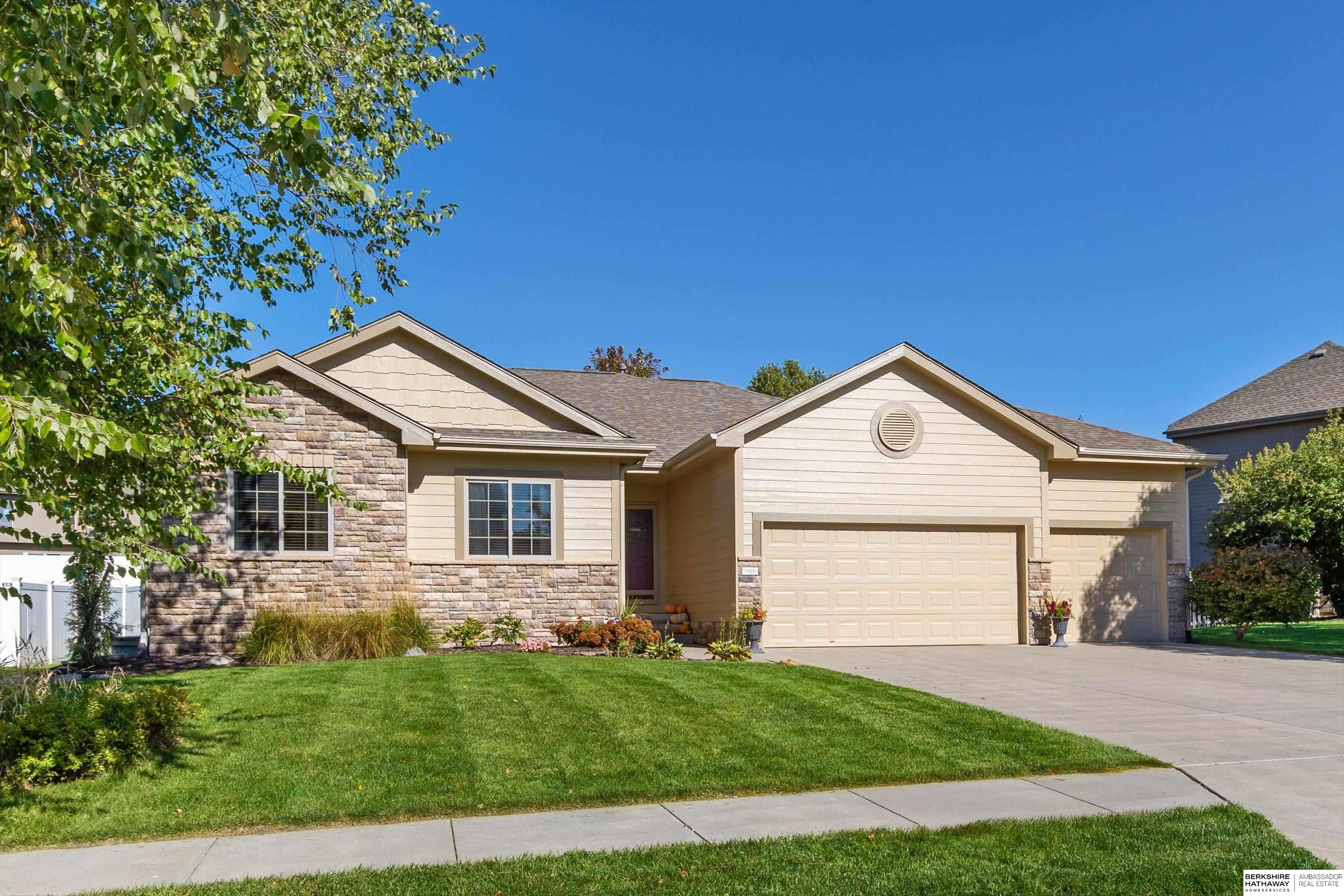 Omaha, Nebraska 68136, United States, 5 Bedrooms Bedrooms, ,3 BathroomsBathrooms,Residential,Active,226141