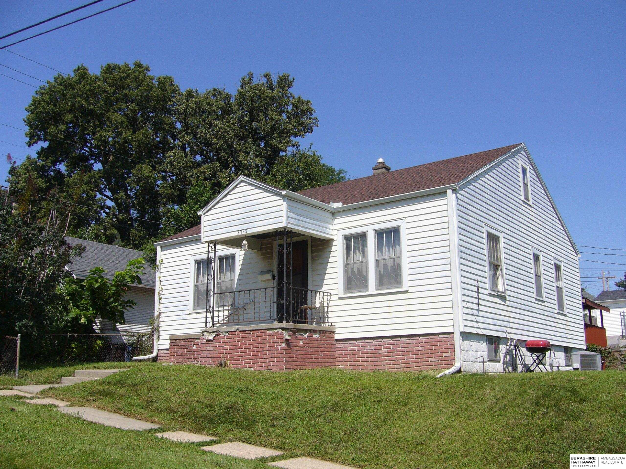 Omaha, Nebraska 68107, United States, 2 Bedrooms Bedrooms, ,1 BathroomBathrooms,Residential,Pending,197276