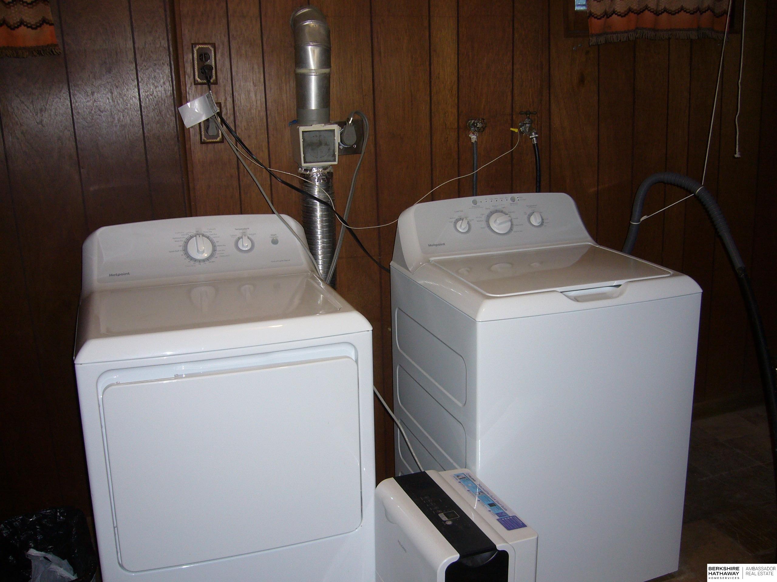 Omaha, Nebraska 68107, United States, 2 Bedrooms Bedrooms, ,1 BathroomBathrooms,Residential,Pending,197276