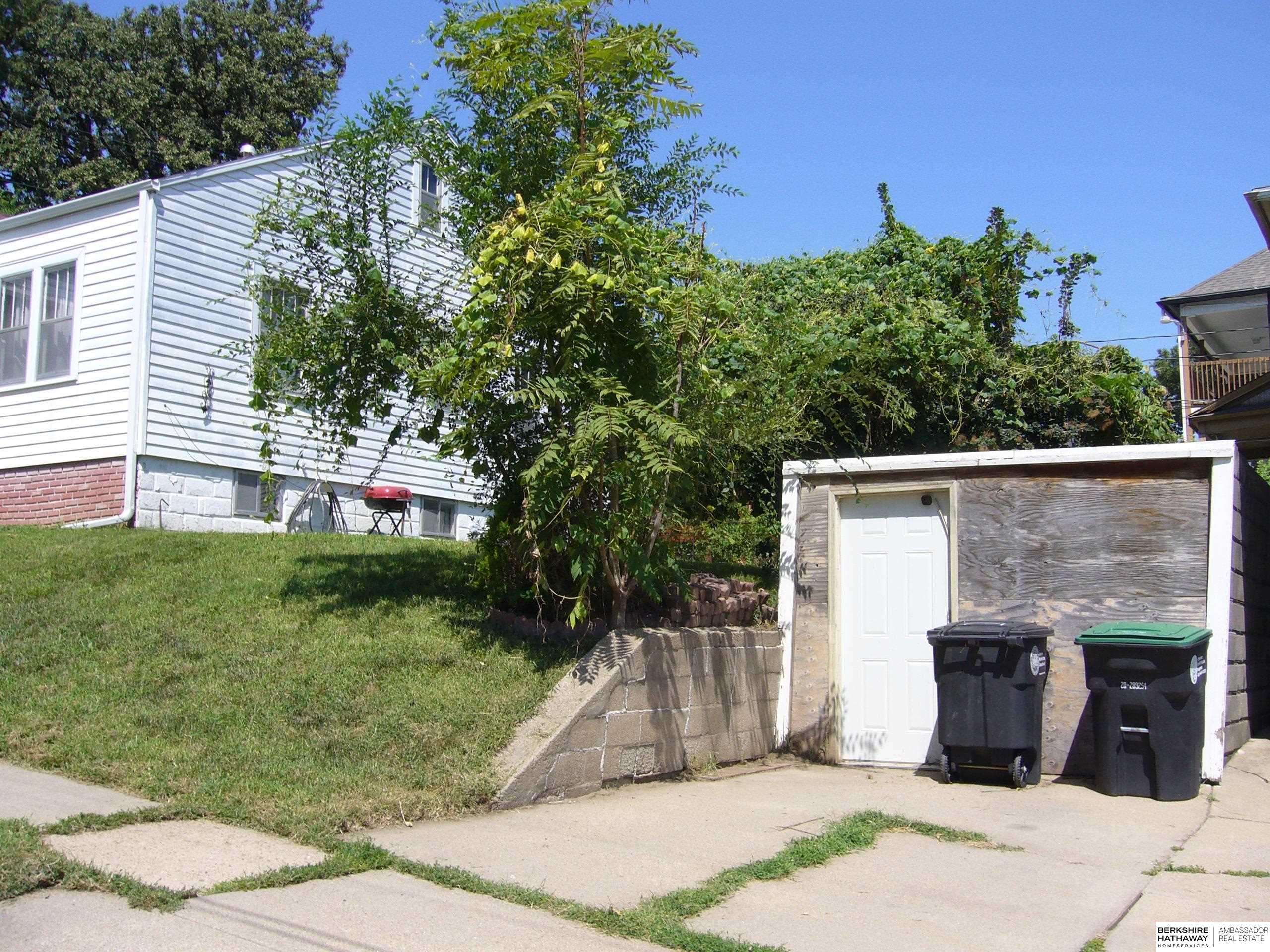 Omaha, Nebraska 68107, United States, 2 Bedrooms Bedrooms, ,1 BathroomBathrooms,Residential,Pending,197276