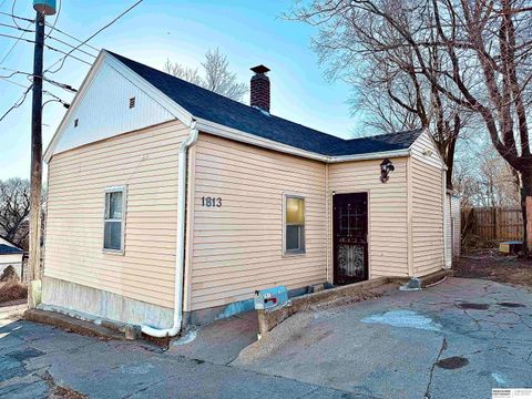 Photo of 1813 Oak Street, Omaha, NE 68108 (MLS # 22604758)