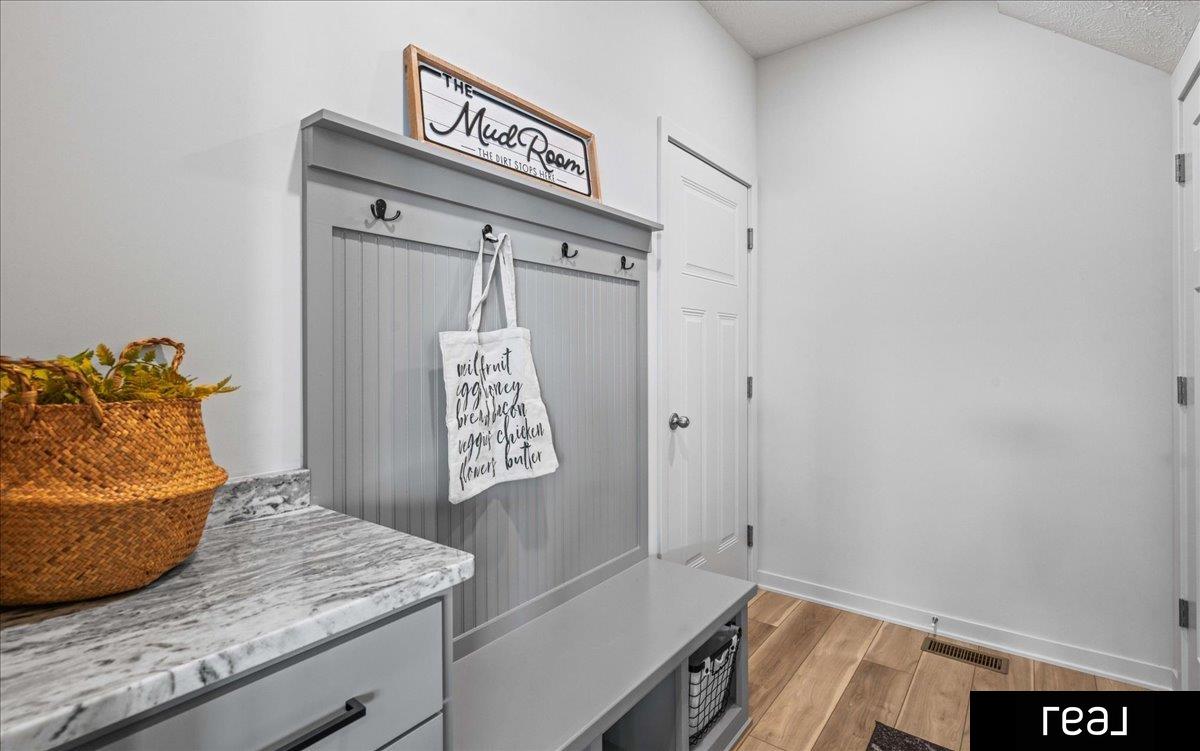 Bennington, Nebraska 68007, United States, 4 Bedrooms Bedrooms, ,2 BathroomsBathrooms,Residential,Active,204325