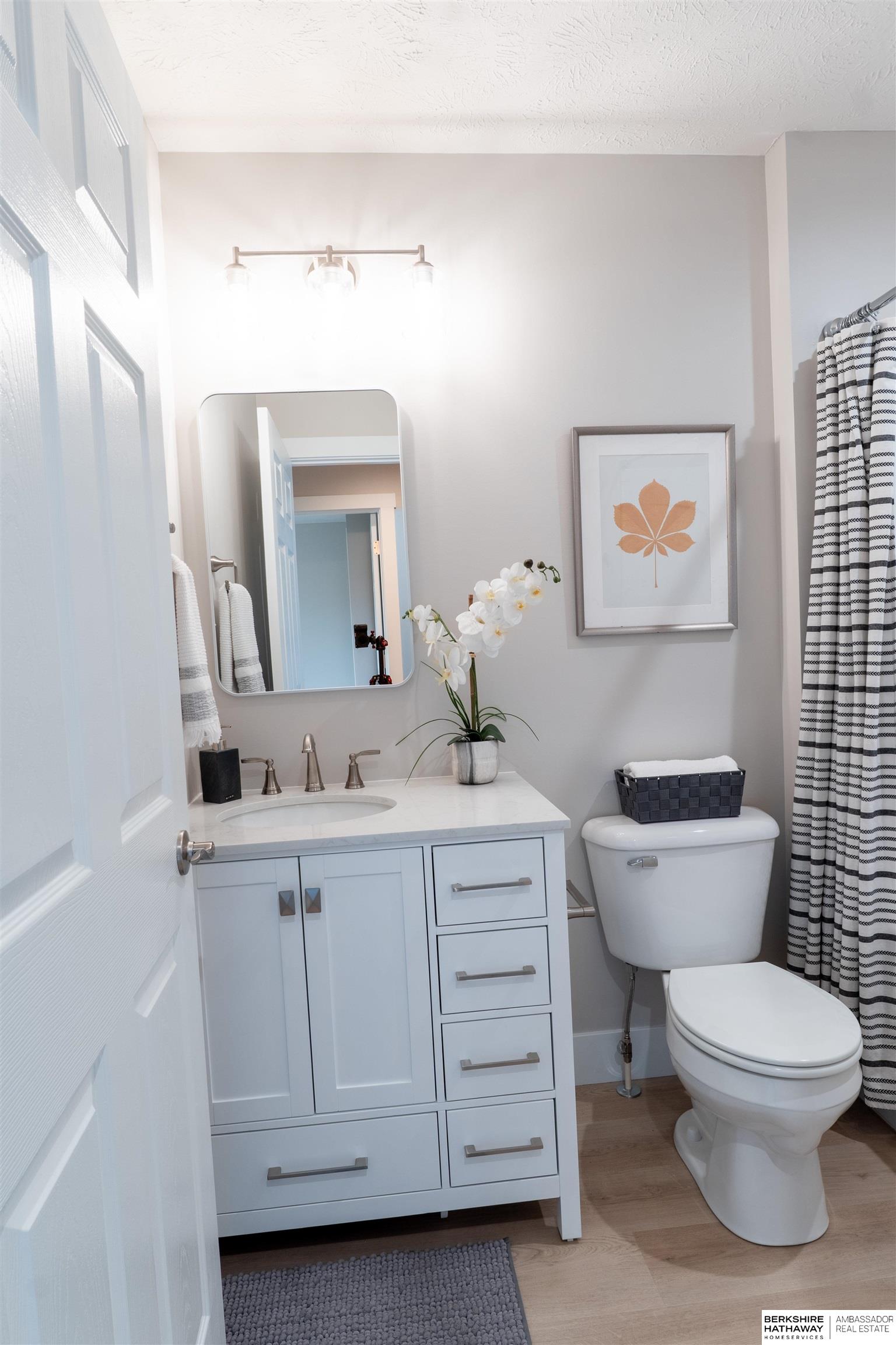 Omaha, Nebraska 68117, United States, 4 Bedrooms Bedrooms, ,3 BathroomsBathrooms,Residential,Active,159413