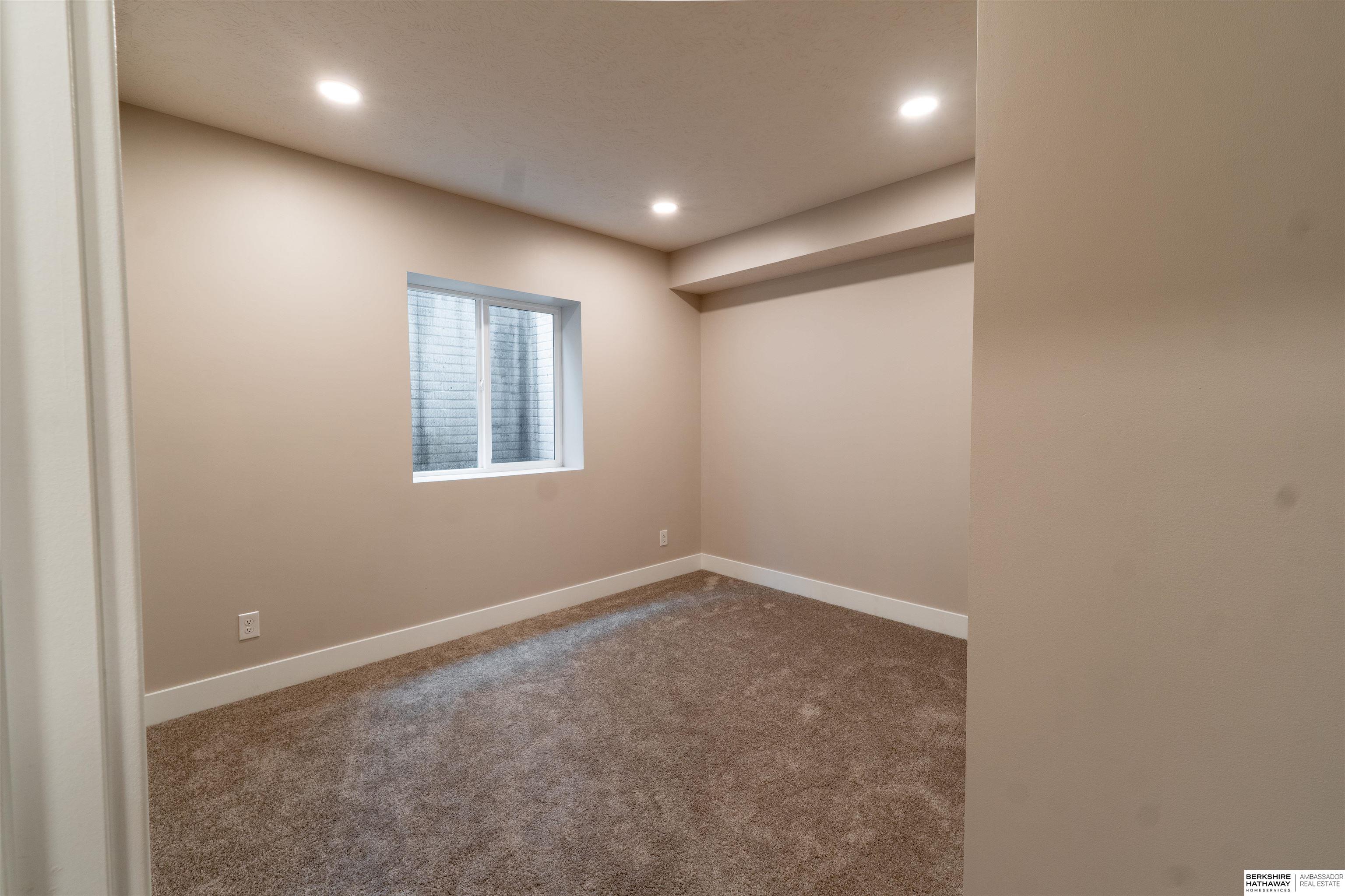 Omaha, Nebraska 68117, United States, 4 Bedrooms Bedrooms, ,3 BathroomsBathrooms,Residential,Active,159413