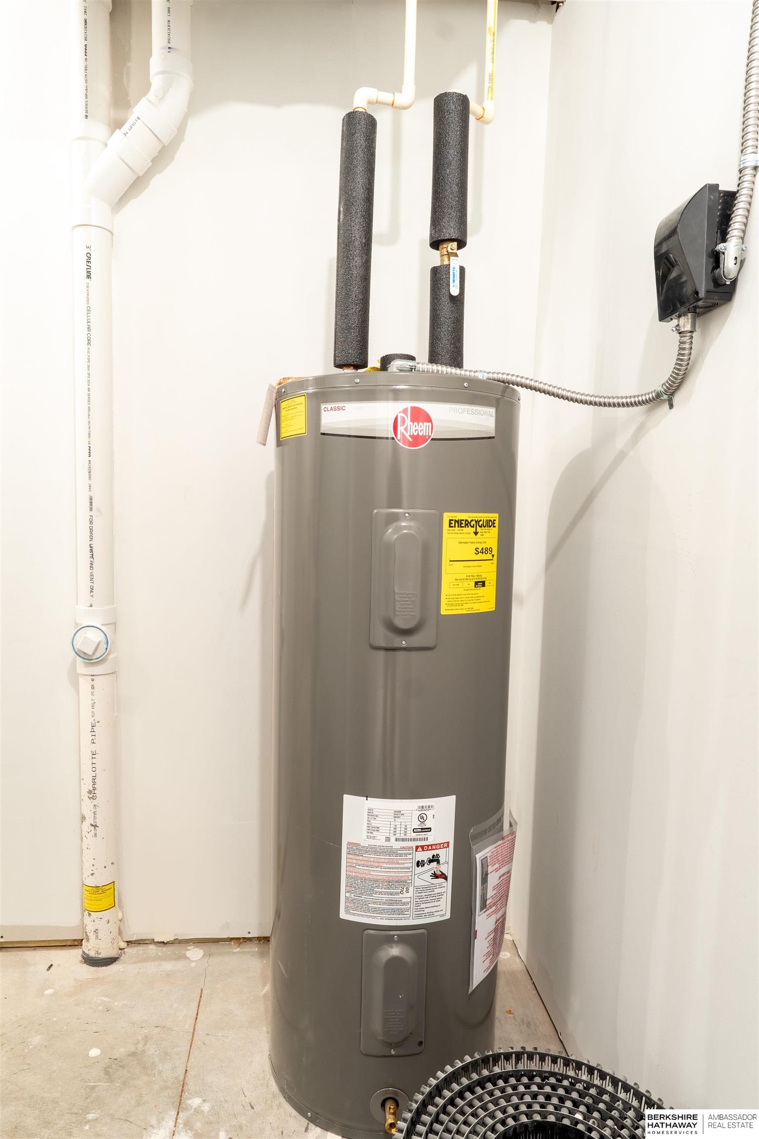 Omaha, Nebraska 68117, United States, 4 Bedrooms Bedrooms, ,3 BathroomsBathrooms,Residential,Active,159413