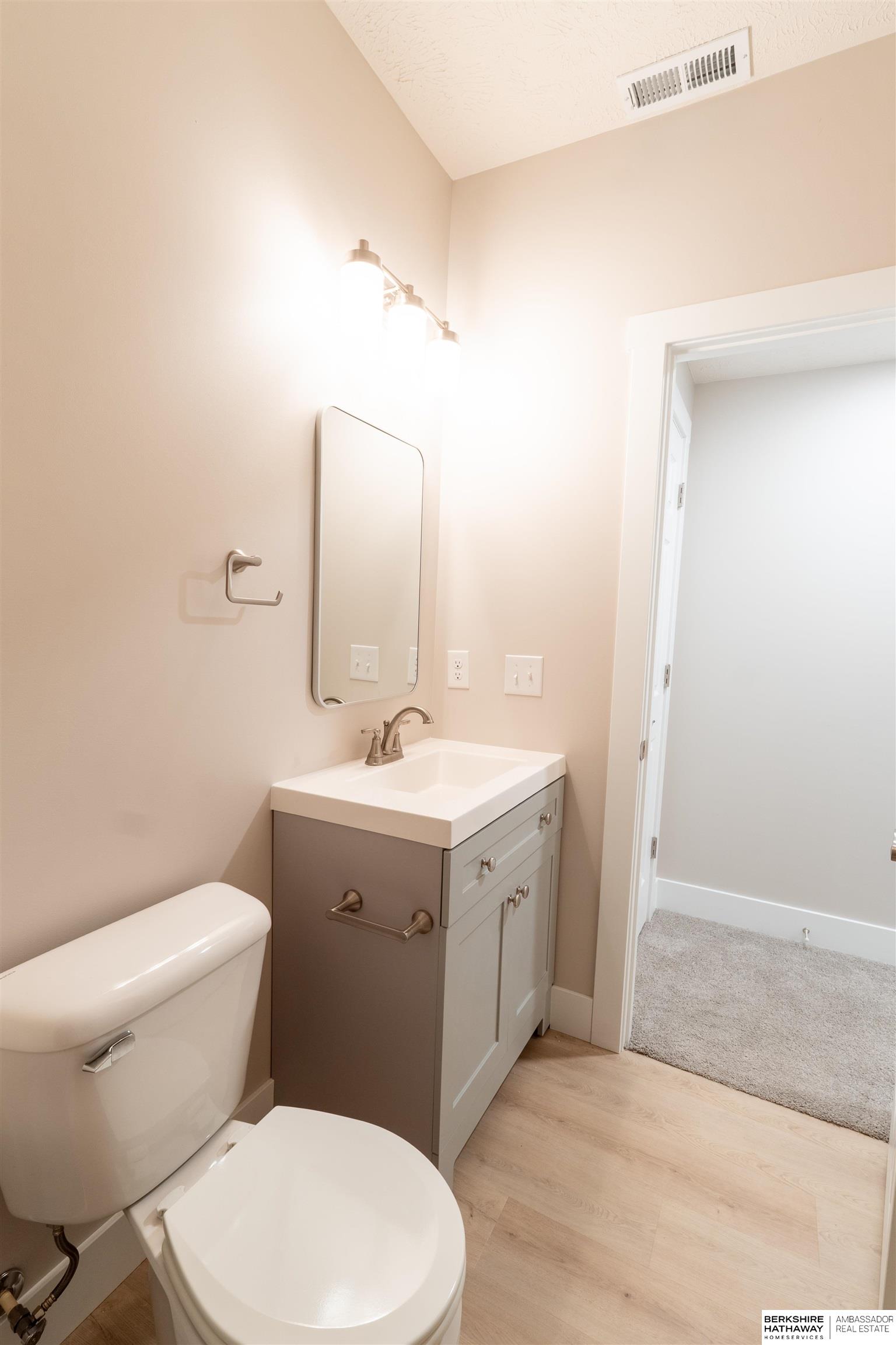 Omaha, Nebraska 68117, United States, 4 Bedrooms Bedrooms, ,3 BathroomsBathrooms,Residential,Active,159413