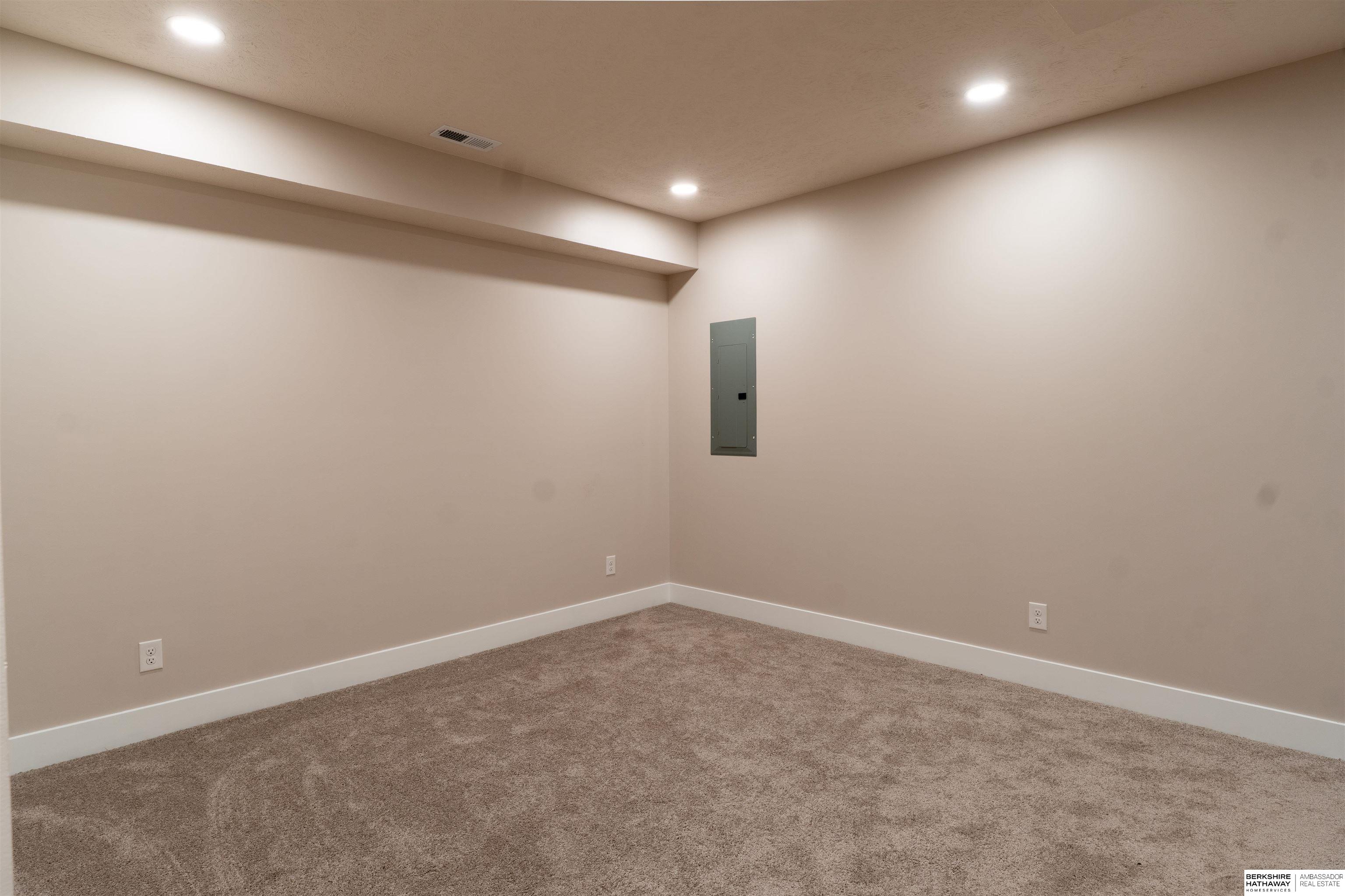 Omaha, Nebraska 68117, United States, 4 Bedrooms Bedrooms, ,3 BathroomsBathrooms,Residential,Active,159413