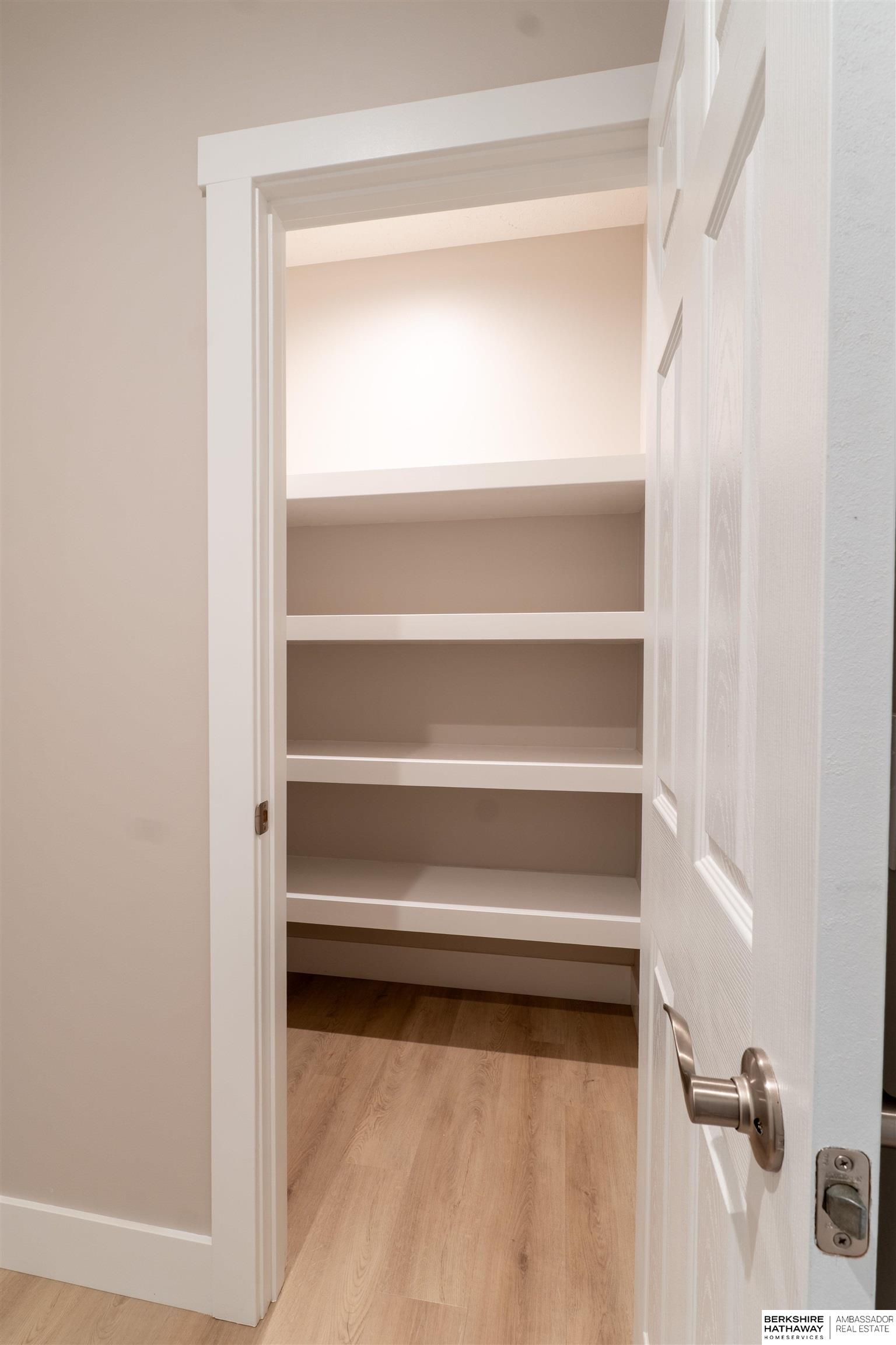 Omaha, Nebraska 68117, United States, 4 Bedrooms Bedrooms, ,3 BathroomsBathrooms,Residential,Active,159413