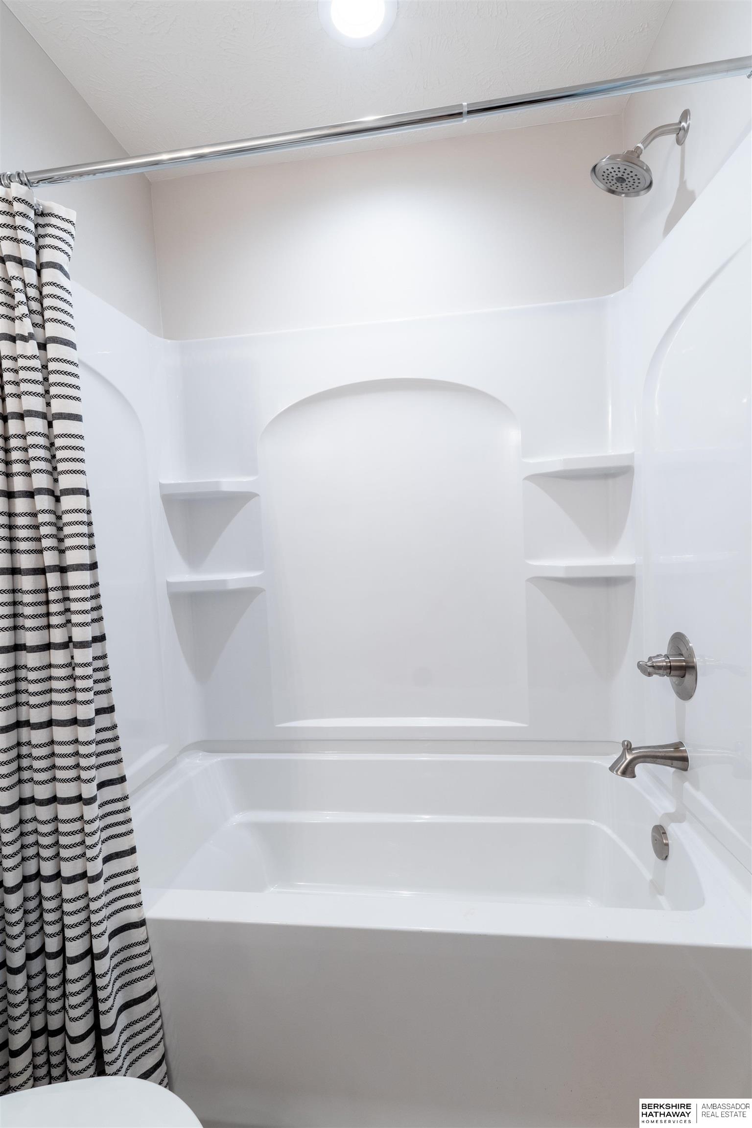 Omaha, Nebraska 68117, United States, 4 Bedrooms Bedrooms, ,3 BathroomsBathrooms,Residential,Active,159413