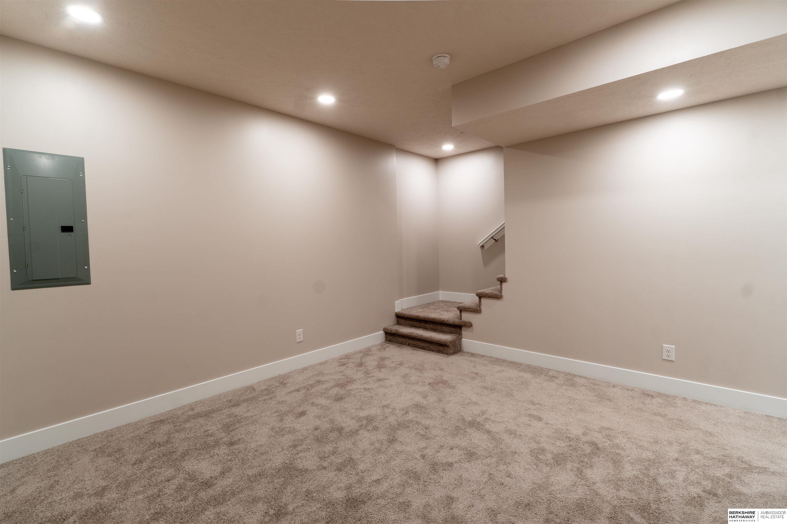 Omaha, Nebraska 68117, United States, 4 Bedrooms Bedrooms, ,3 BathroomsBathrooms,Residential,Active,159413