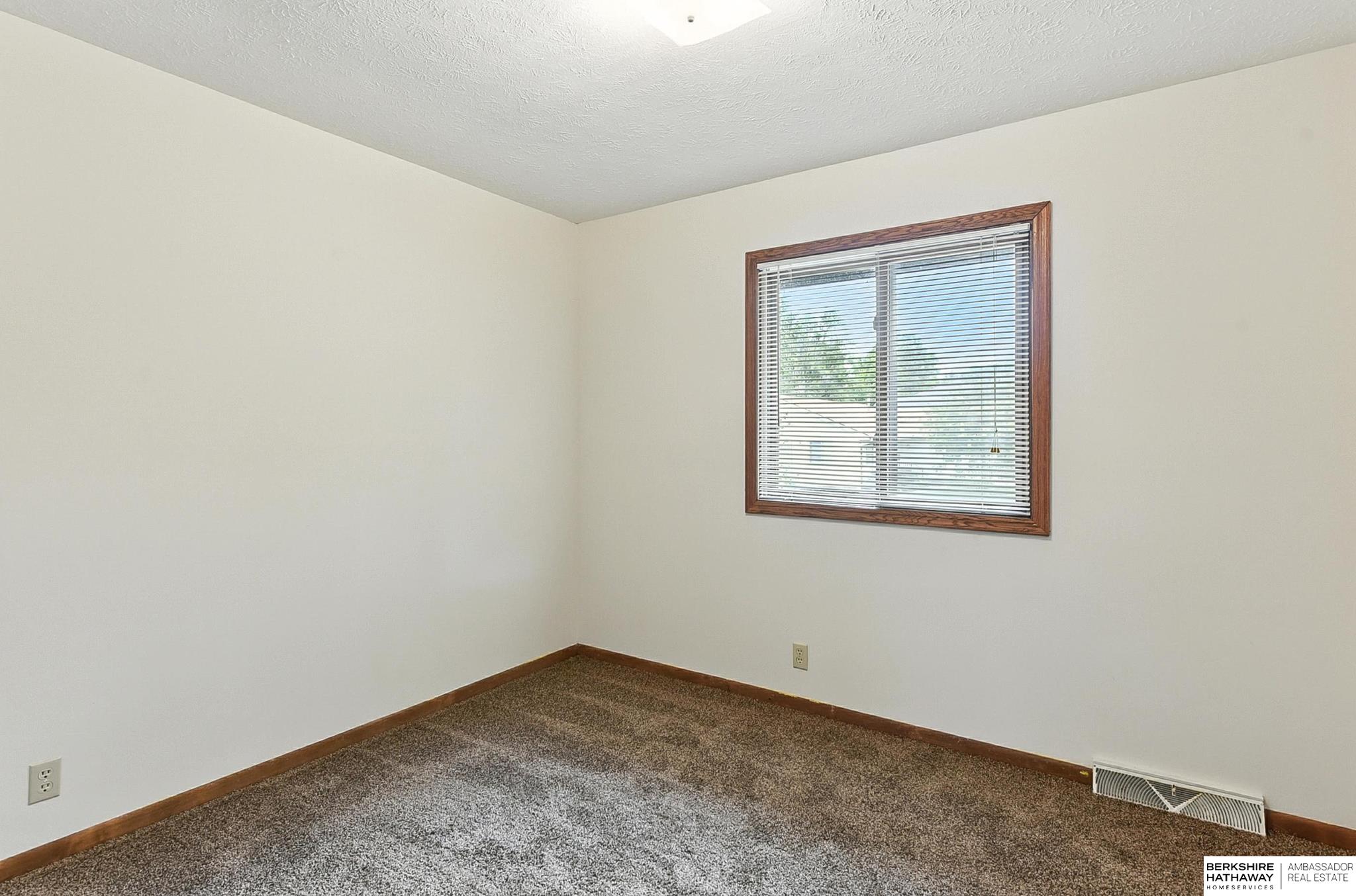 Omaha, Nebraska 68144, United States, 3 Bedrooms Bedrooms, ,3 BathroomsBathrooms,Residential,Active,158711