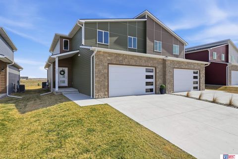 Photo of 340 N 105th Street, Lincoln, NE 68527 (MLS # 22614249)