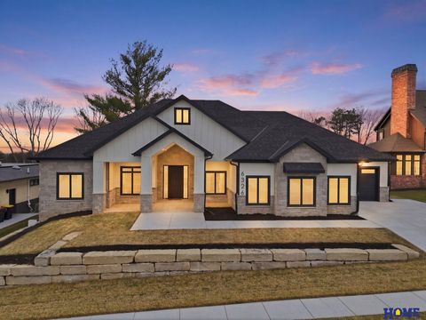 Photo of 6326 Carveth Court, Lincoln, NE 68516 (MLS # 22608310)