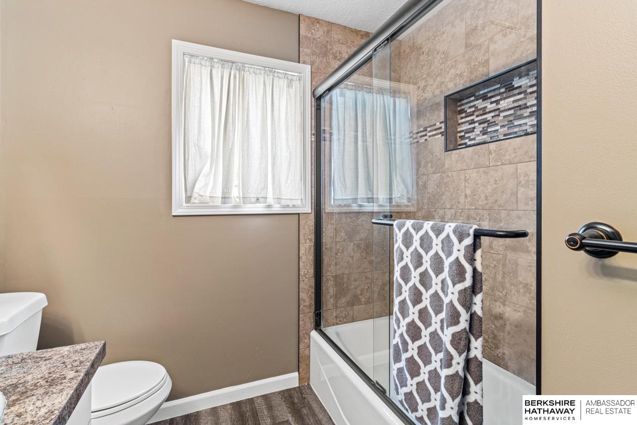 Omaha, Nebraska 68118, United States, 5 Bedrooms Bedrooms, ,3 BathroomsBathrooms,Residential,Pending,208498