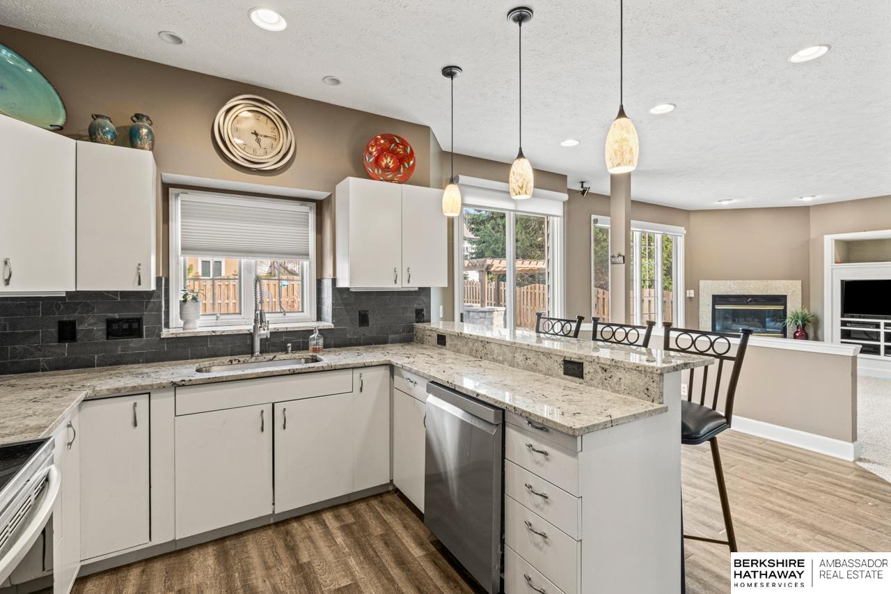 Omaha, Nebraska 68118, United States, 5 Bedrooms Bedrooms, ,3 BathroomsBathrooms,Residential,Pending,208498