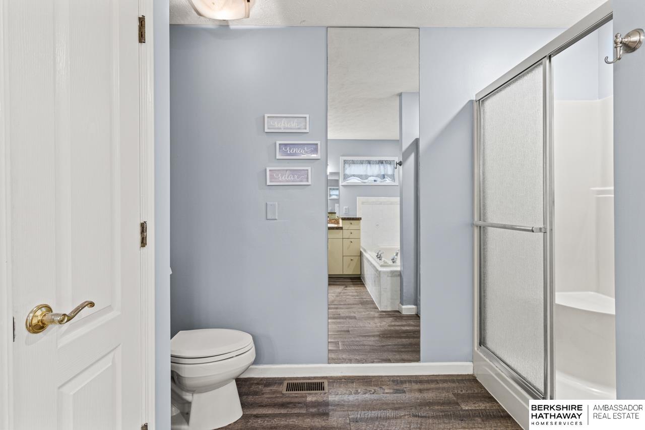 Omaha, Nebraska 68118, United States, 5 Bedrooms Bedrooms, ,3 BathroomsBathrooms,Residential,Pending,208498