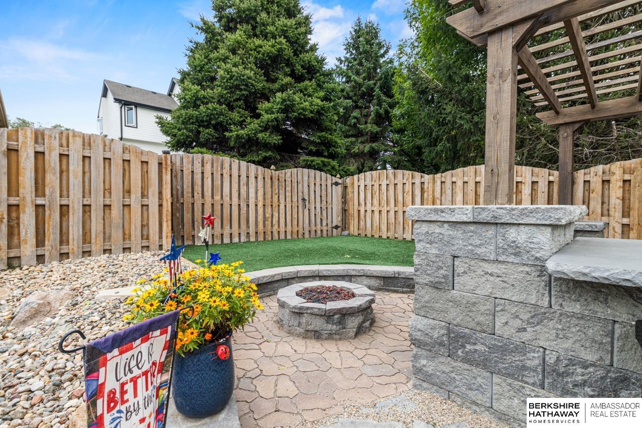 Omaha, Nebraska 68118, United States, 5 Bedrooms Bedrooms, ,3 BathroomsBathrooms,Residential,Pending,208498